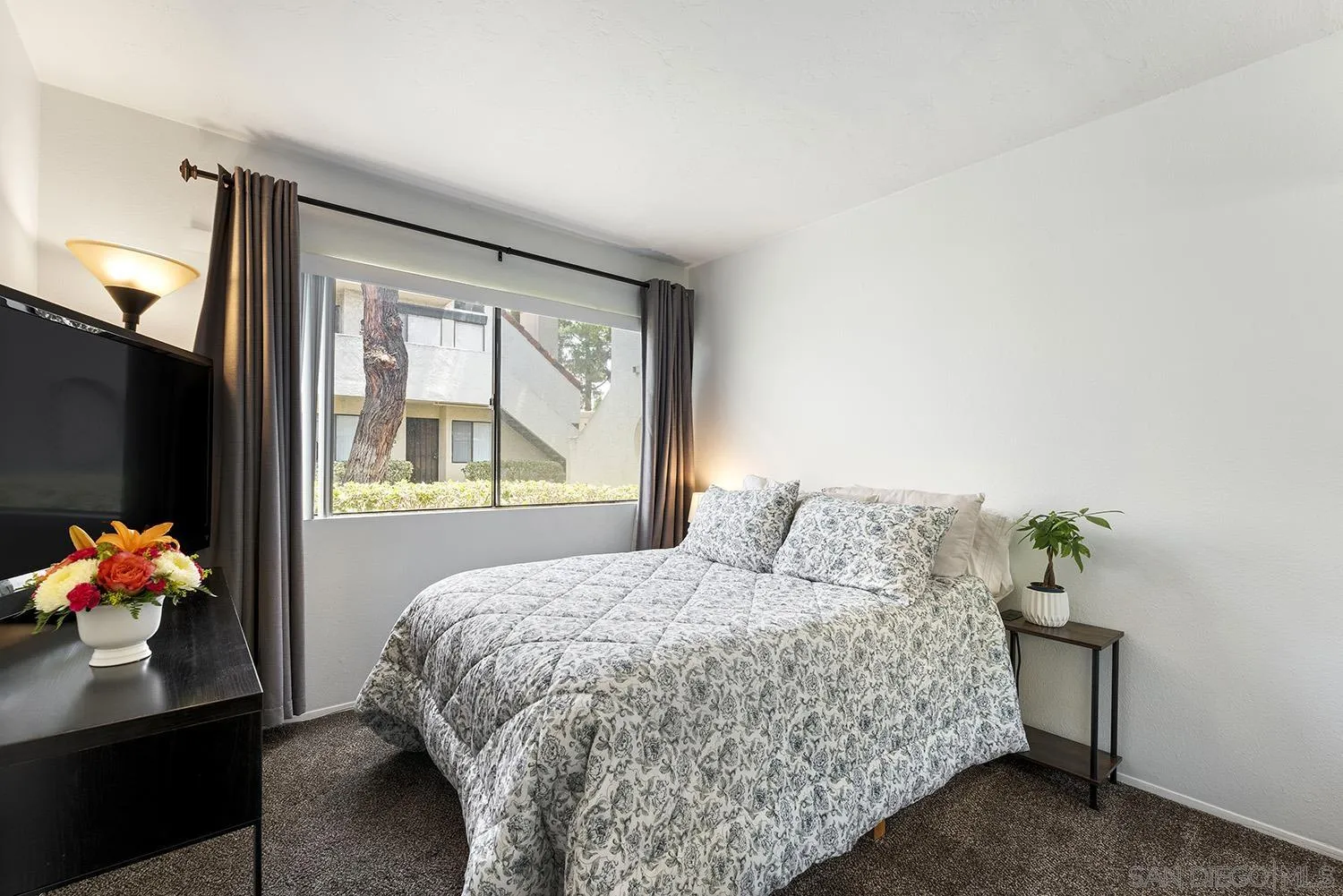 https://cdn.realtyfeed.com/cdn/127/260014015/2f236676a9999195cec57fa08b8e3108.webp