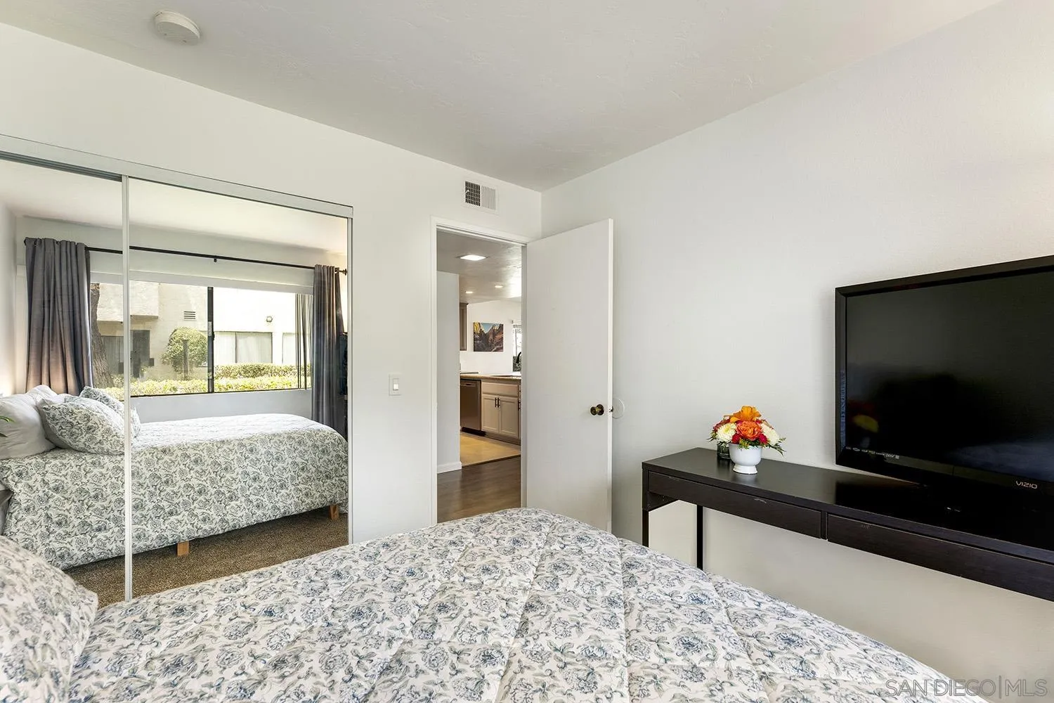 https://cdn.realtyfeed.com/cdn/127/260014015/47a4a4501be14aa97242438f28dbac66.webp