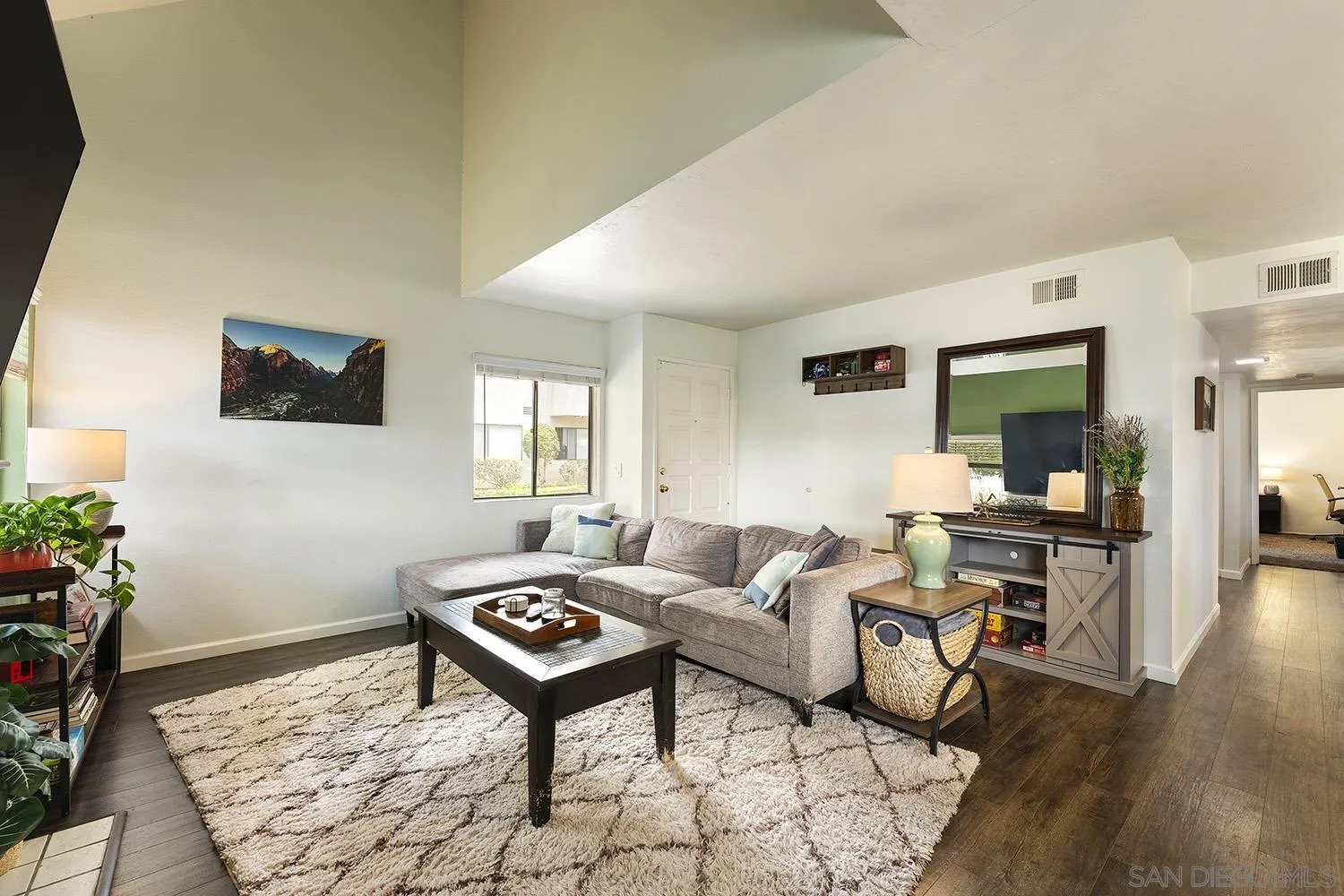 https://cdn.realtyfeed.com/cdn/127/260014015/605f3956ae859a1994a35f3c9ec4d90c.webp