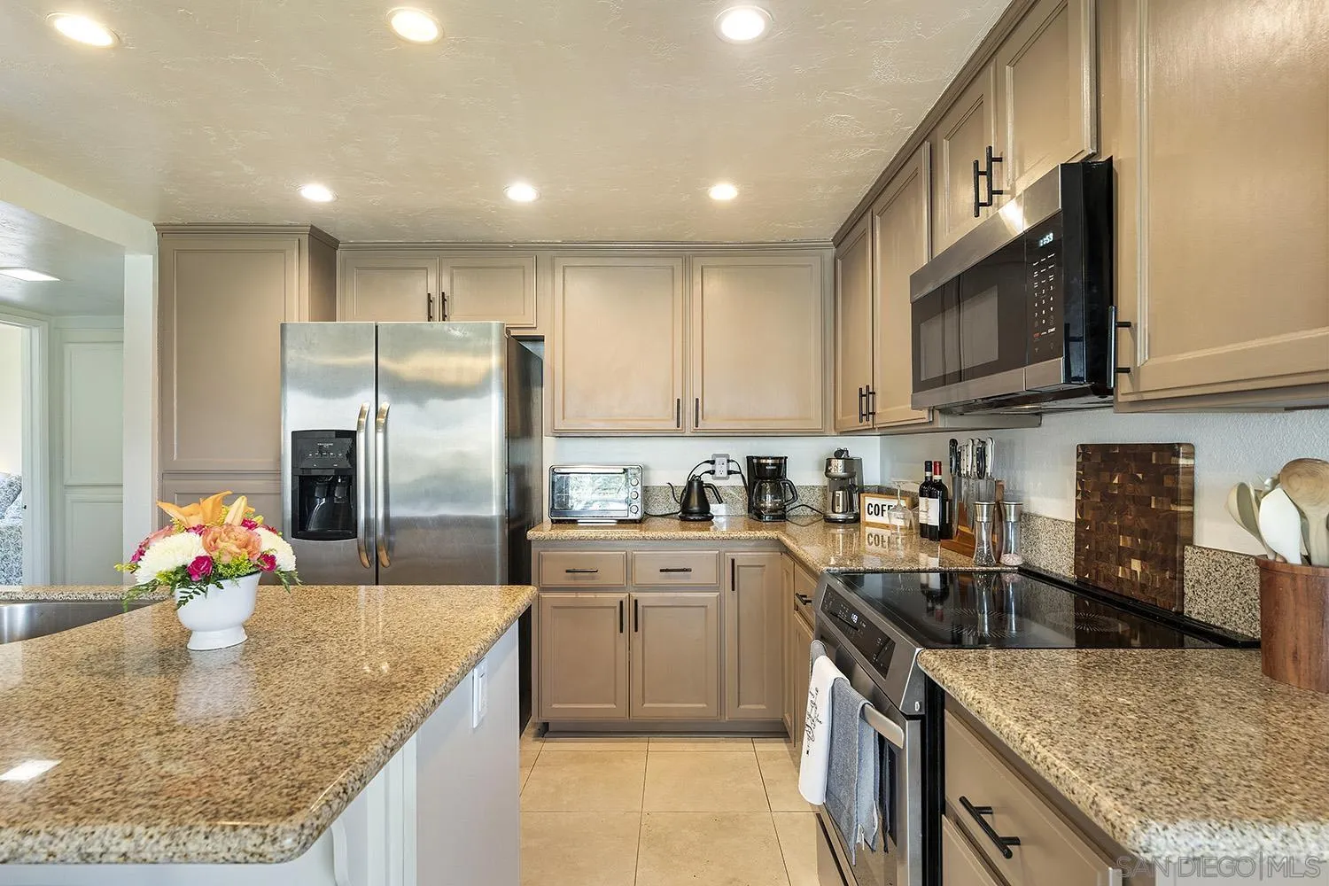 https://cdn.realtyfeed.com/cdn/127/260014015/6f9657e1cf2074fa848a0fc172bc3a01.webp