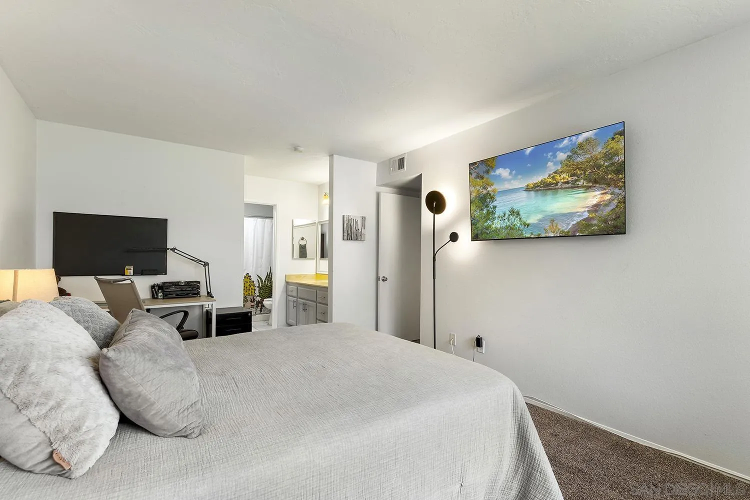 https://cdn.realtyfeed.com/cdn/127/260014015/736ea2c182ce2be766ab02cff6610951.webp