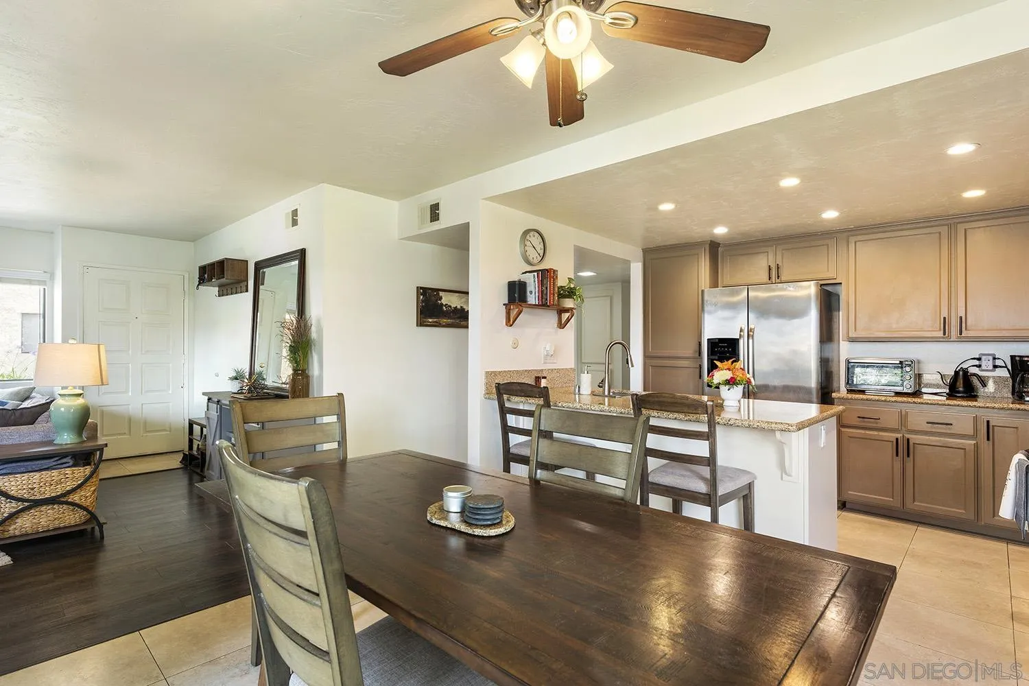 https://cdn.realtyfeed.com/cdn/127/260014015/87221807af3d350f1c6a0683bbf83003.webp