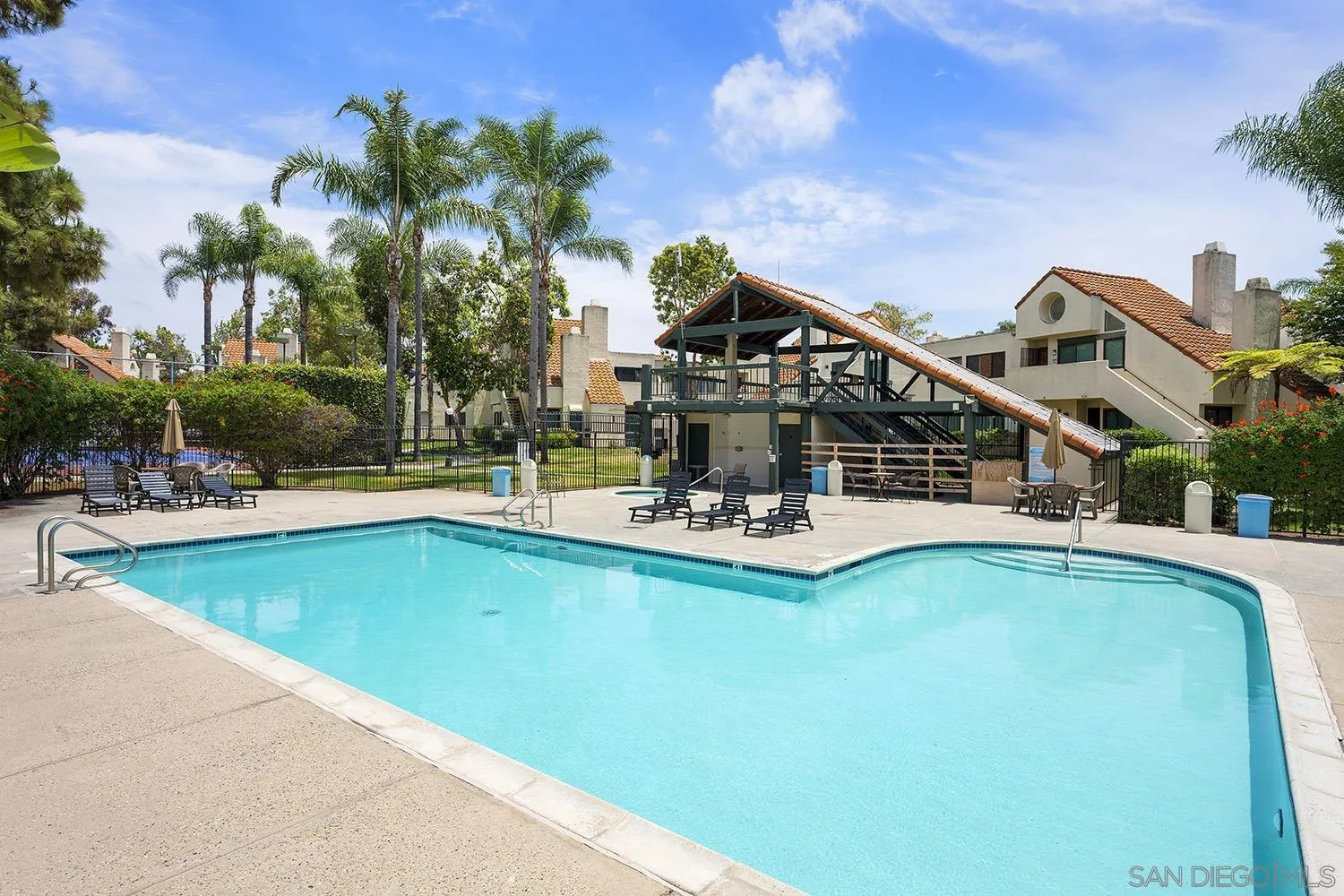 https://cdn.realtyfeed.com/cdn/127/260014015/bc6bc3429fbc055afd2ee0fdb772b374.webp