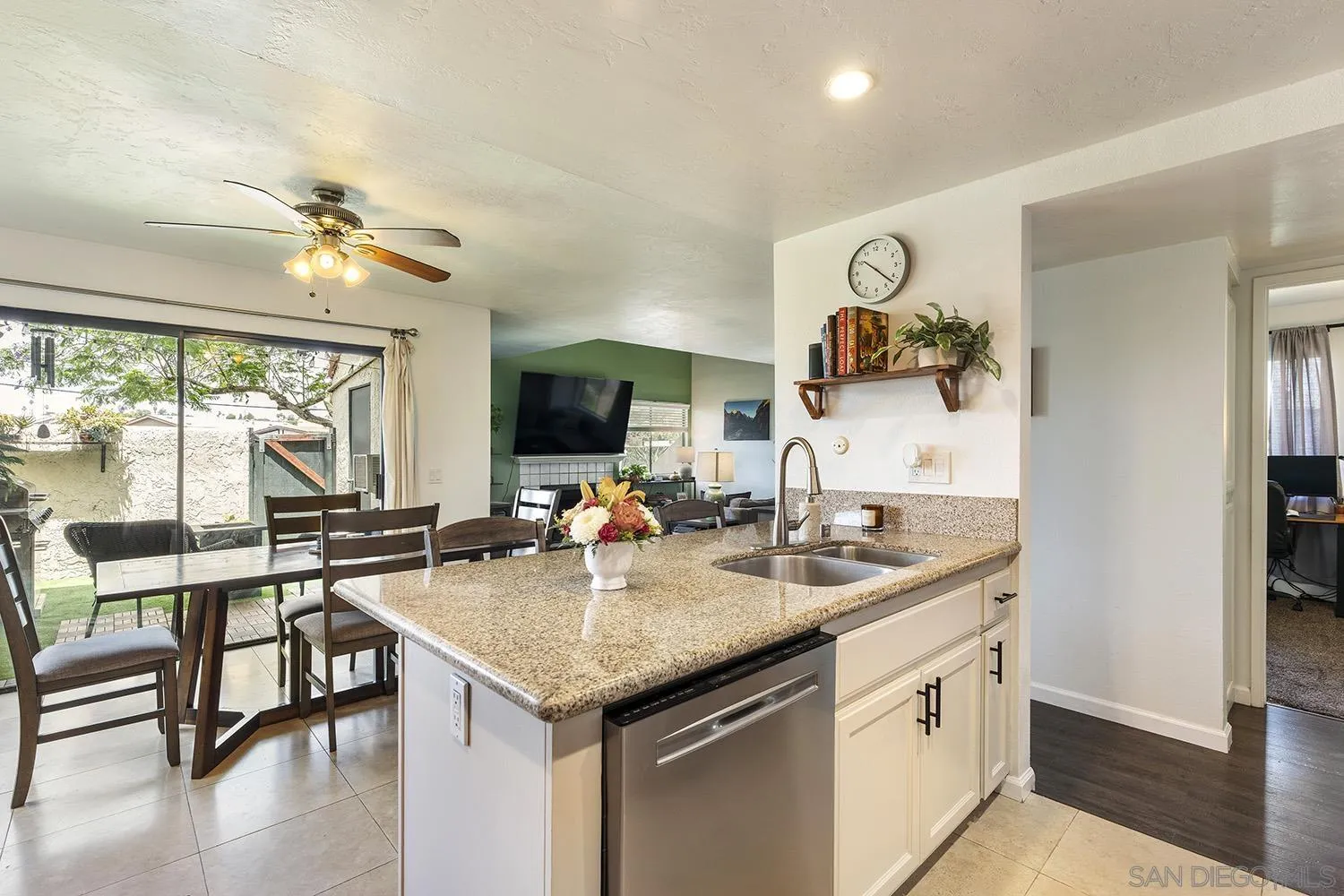 https://cdn.realtyfeed.com/cdn/127/260014015/cc963f8e00a851b5bde517fd3ada7ade.webp