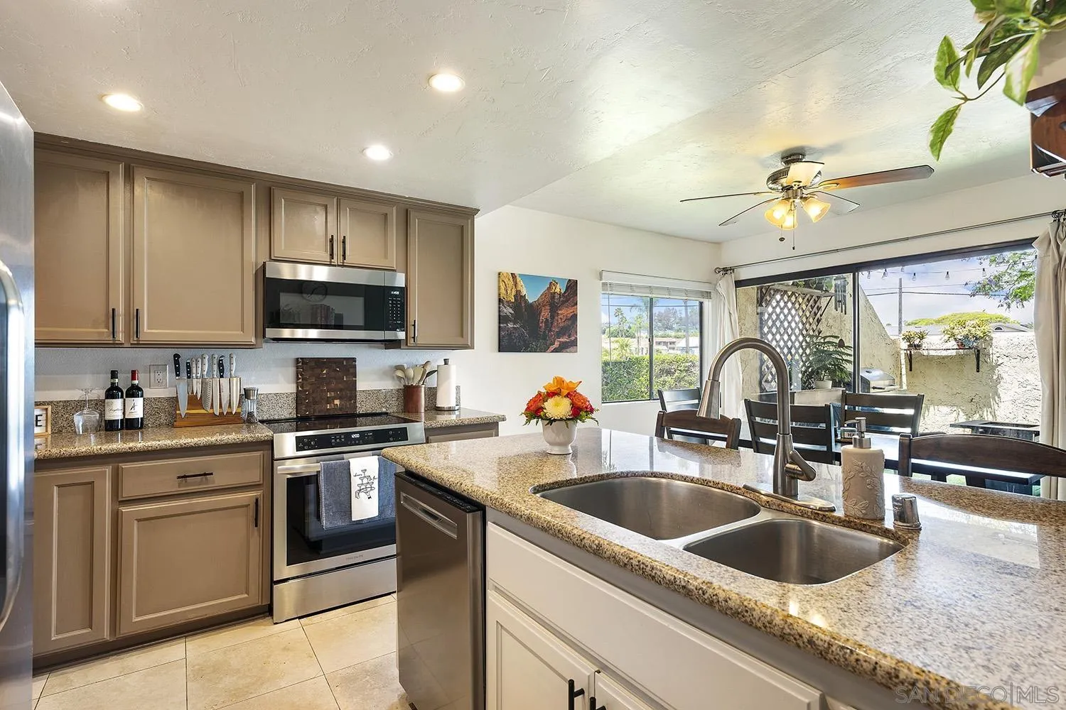 https://cdn.realtyfeed.com/cdn/127/260014015/dae0df86d6bec2c3fa1c43921459c455.webp