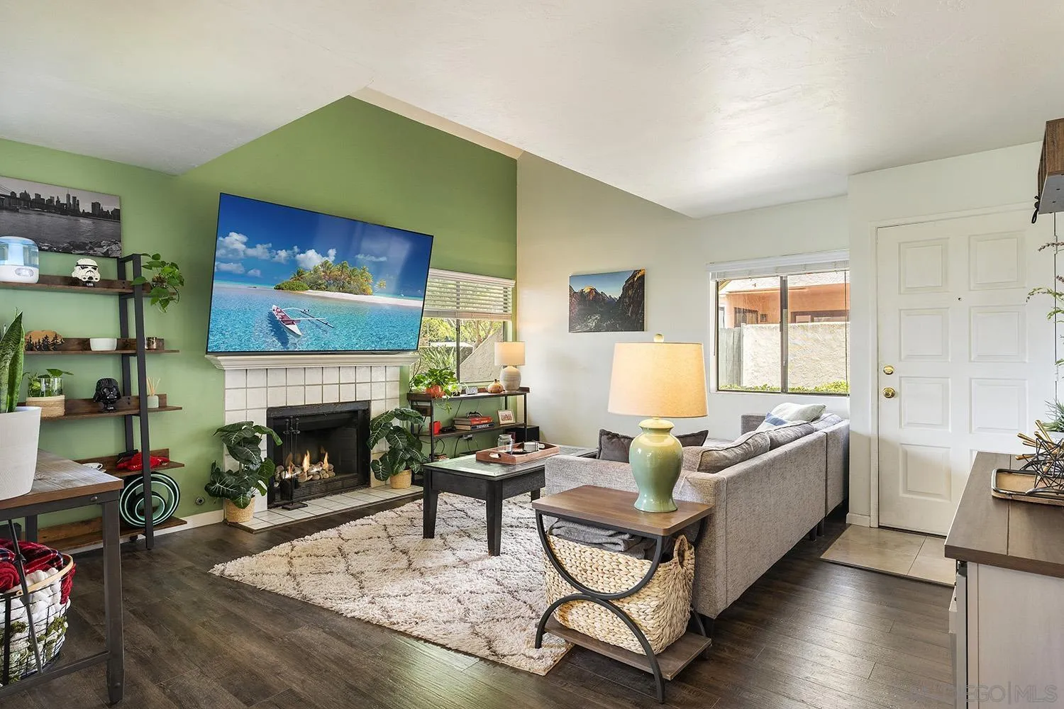 https://cdn.realtyfeed.com/cdn/127/260014015/e89afd15372c86be45782a1c60545863.webp
