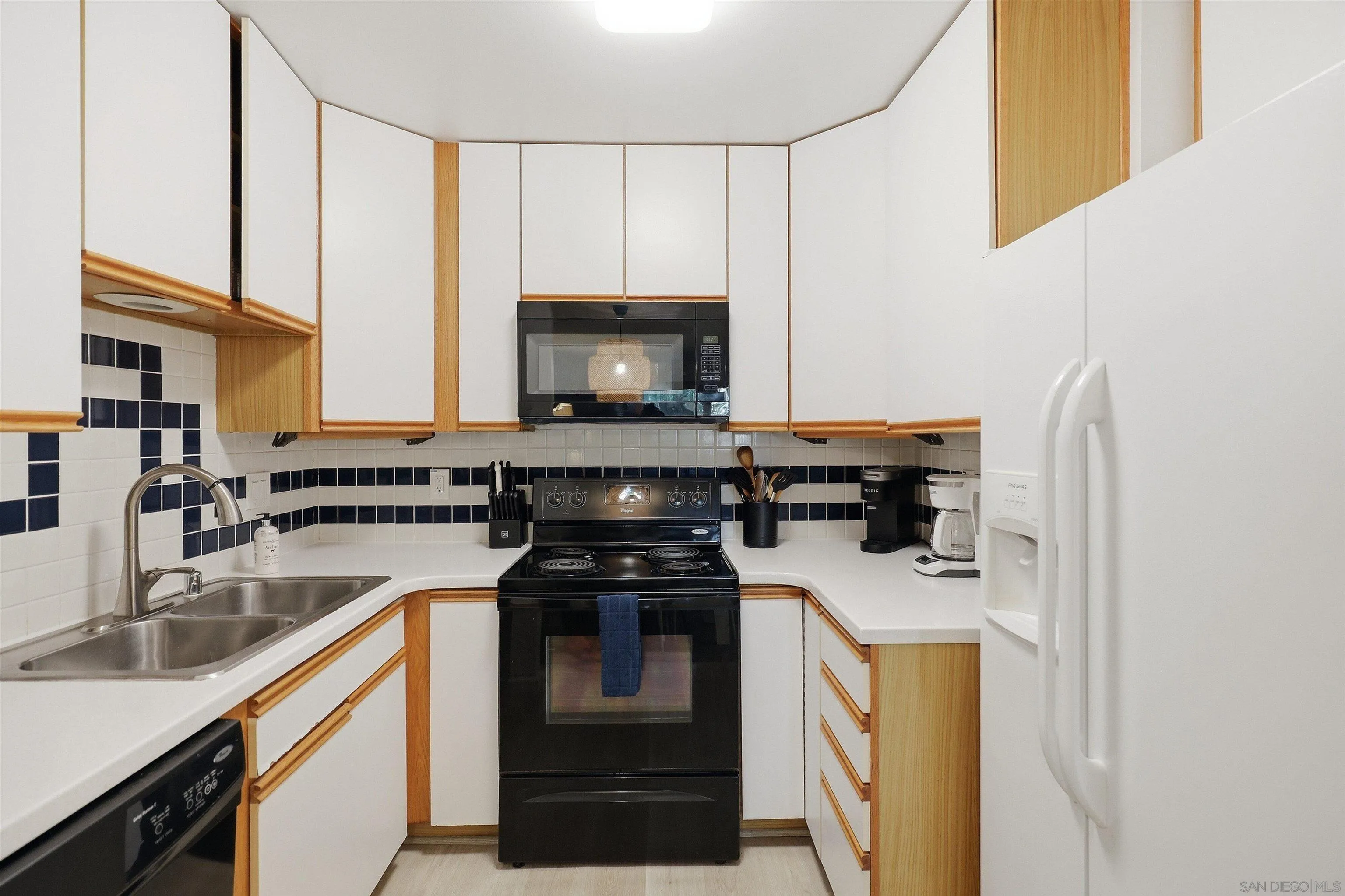 Photo #8: 260014019 Listing: Photo #8