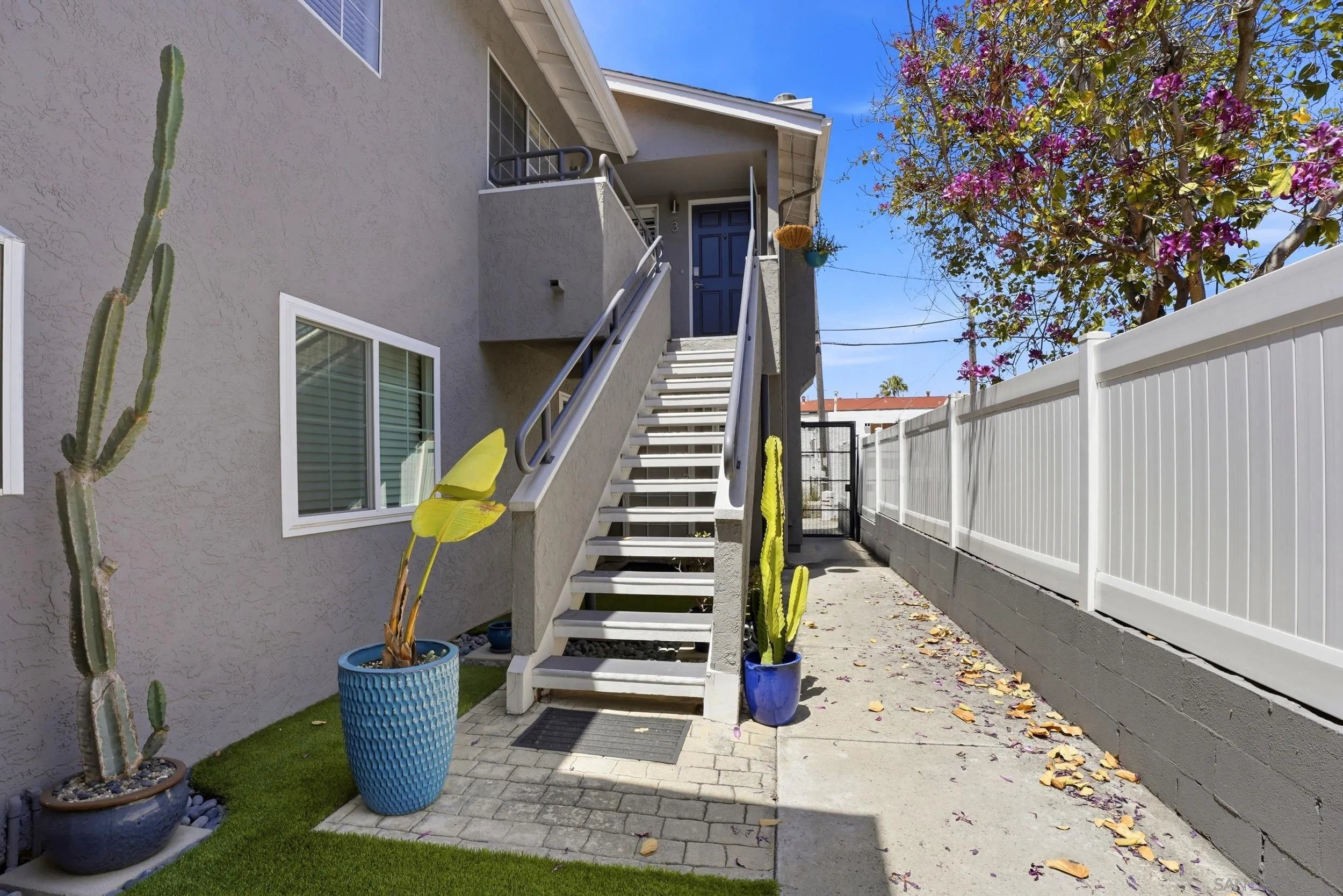 https://cdn.realtyfeed.com/cdn/127/260014024/55f94d14b517ee89e6f973a4d1e670fb.webp