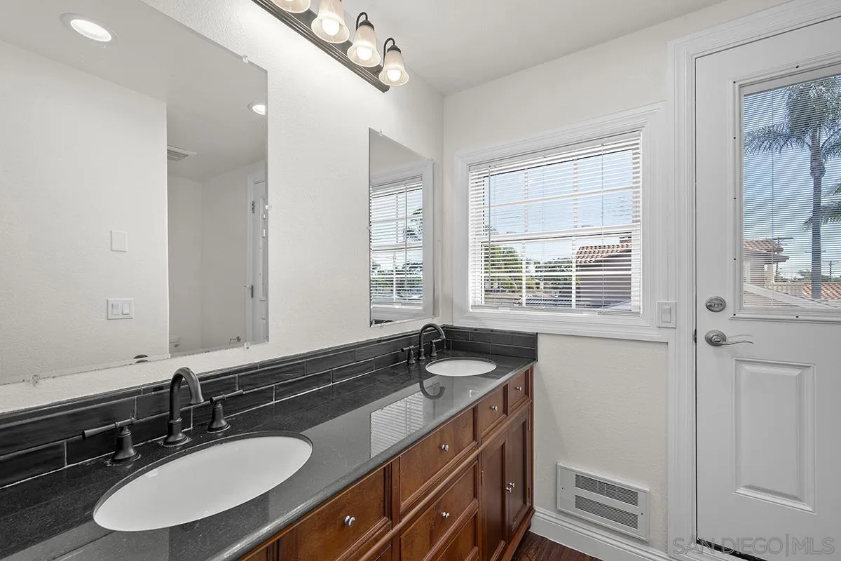 https://cdn.realtyfeed.com/cdn/127/260014025/38982615d30404c496b675d4c422712e.webp