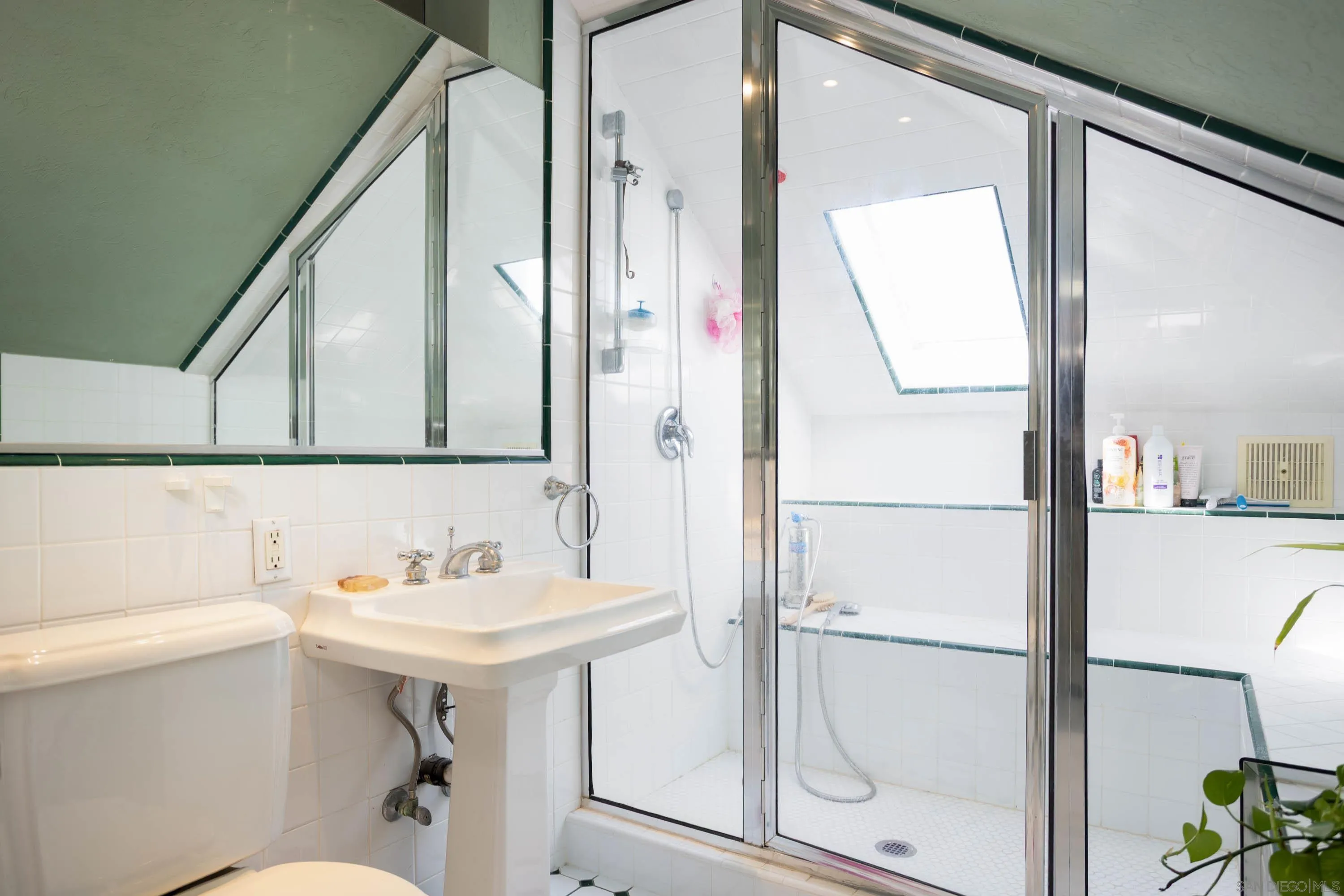 https://cdn.realtyfeed.com/cdn/127/260014030/0aa24d76310fcc9b534da1097378abfd.webp