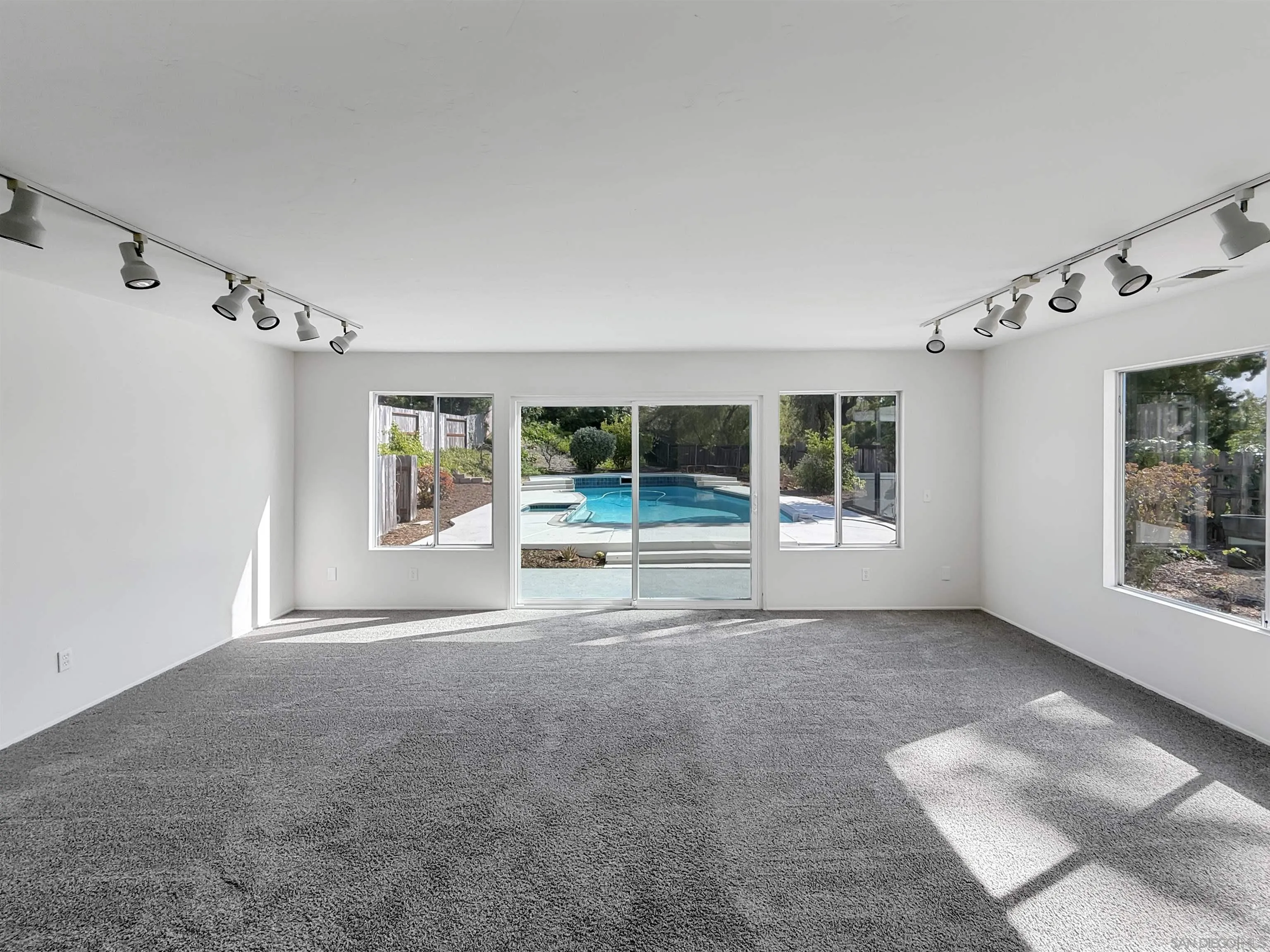 https://cdn.realtyfeed.com/cdn/127/260014031/0ee1ee43fb423b5587ff8f3c4b0395bf.webp