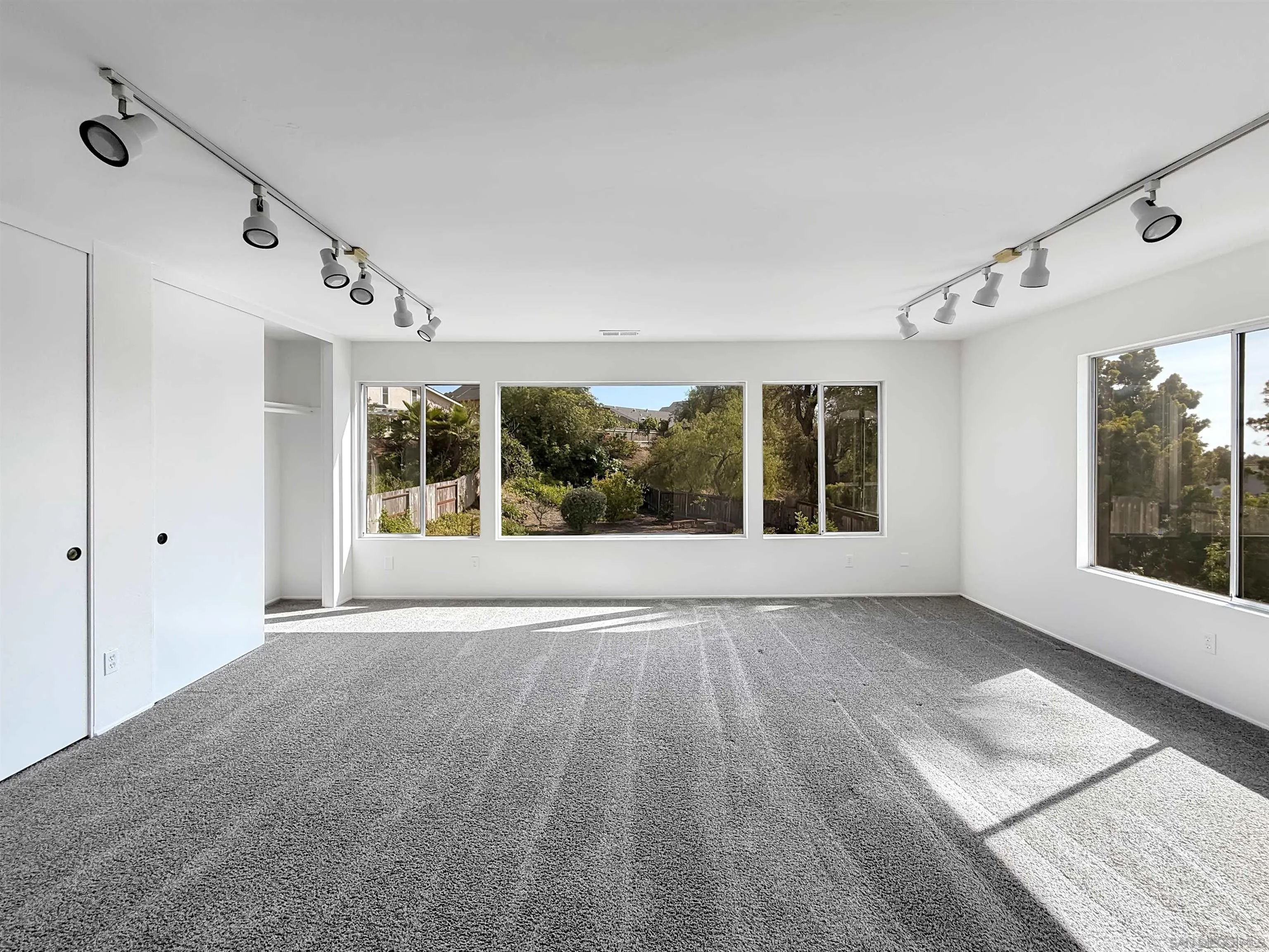 https://cdn.realtyfeed.com/cdn/127/260014031/356e38c43ceb65bcc4af5d0e646b720f.webp