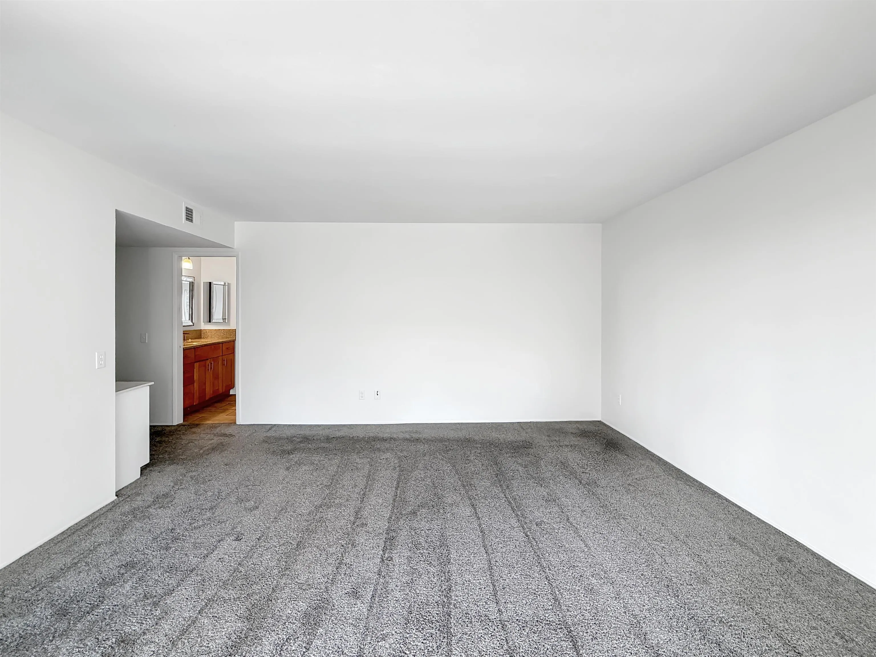 https://cdn.realtyfeed.com/cdn/127/260014031/8114693f6768a5593bcd9252678ad4f5.webp