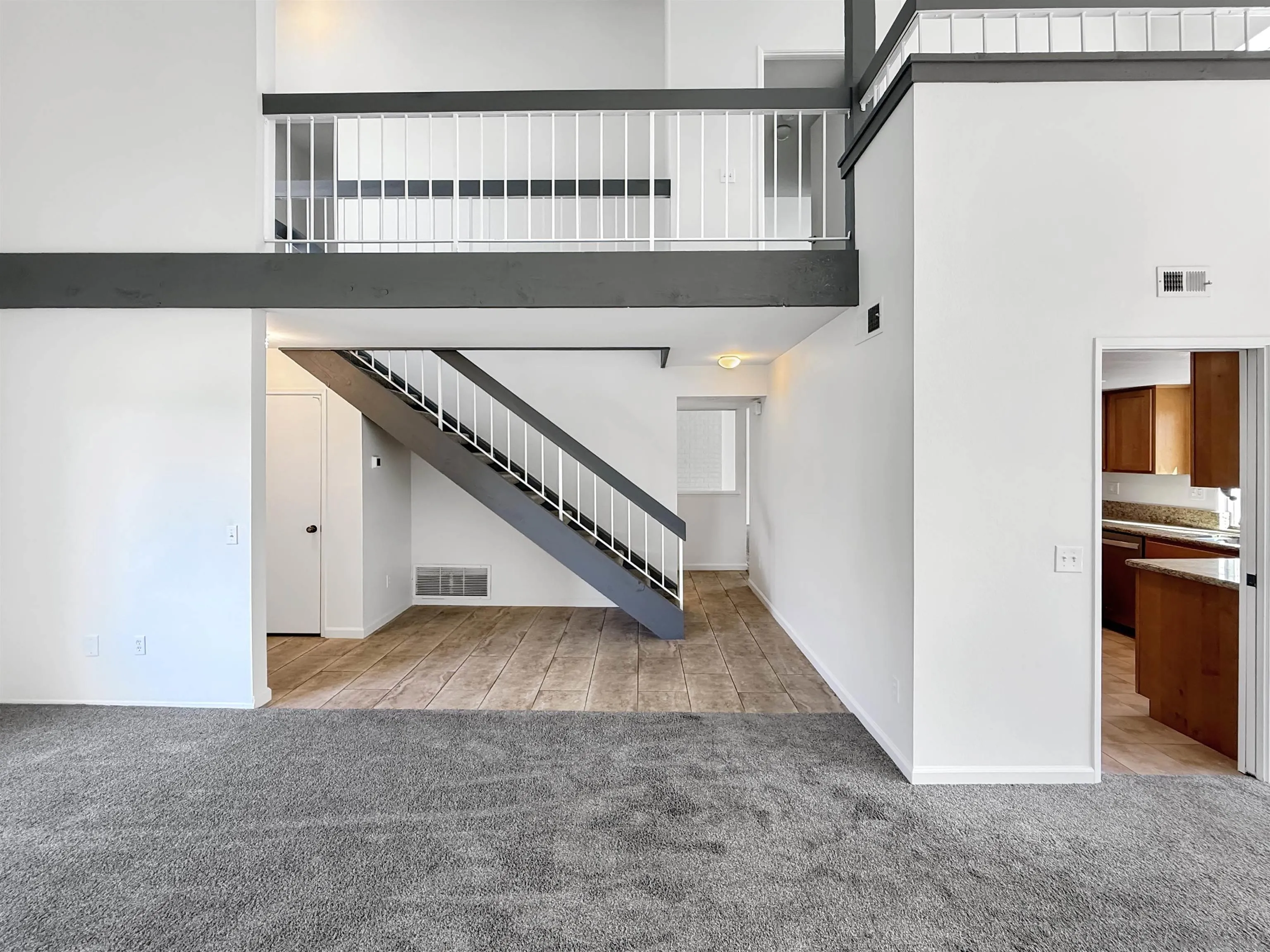 https://cdn.realtyfeed.com/cdn/127/260014031/adf62dfc0ee2f889d00a991f0f2be4ee.webp
