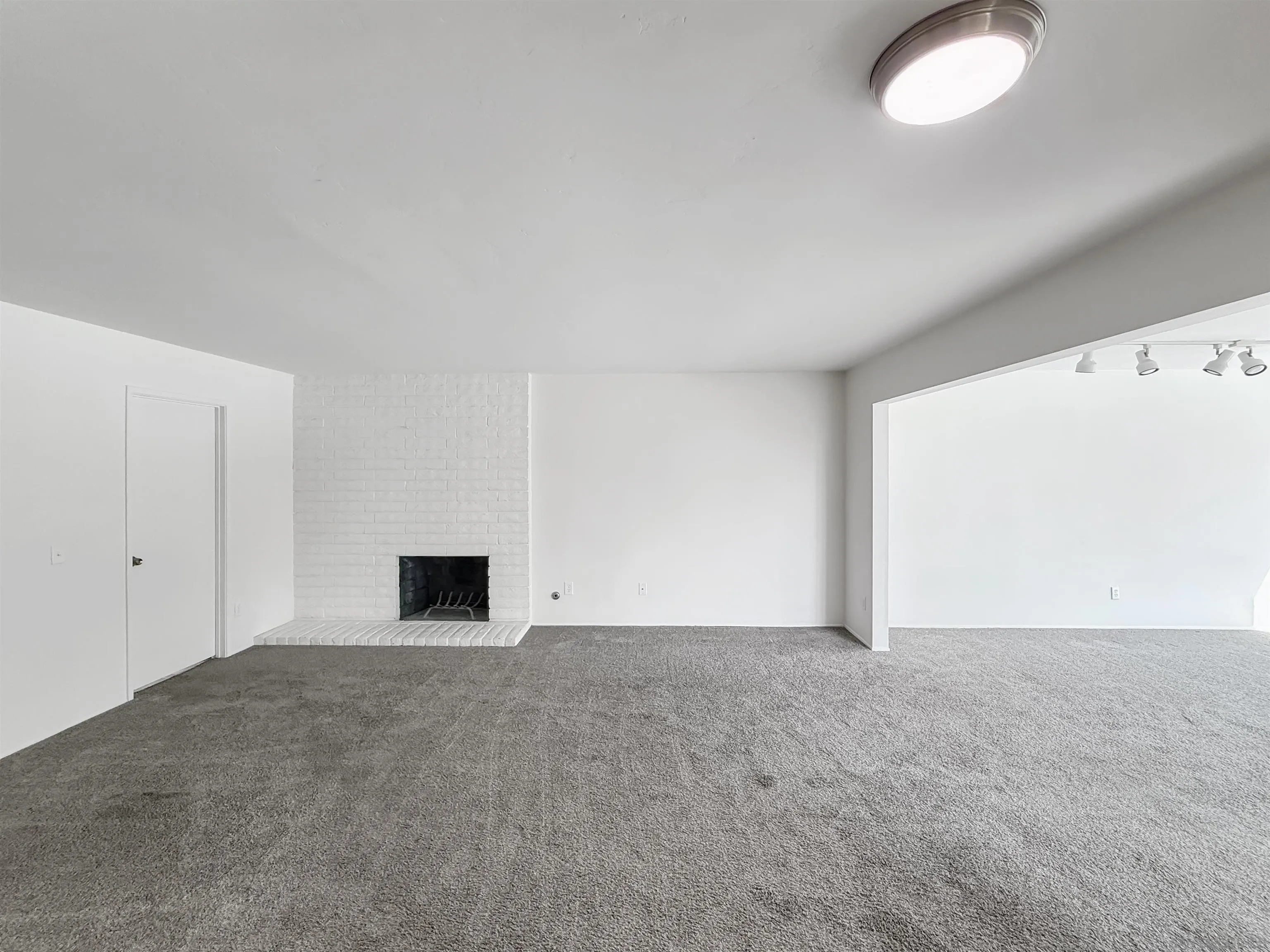 https://cdn.realtyfeed.com/cdn/127/260014031/bc5918c86107131a4bfe05b5757cd855.webp