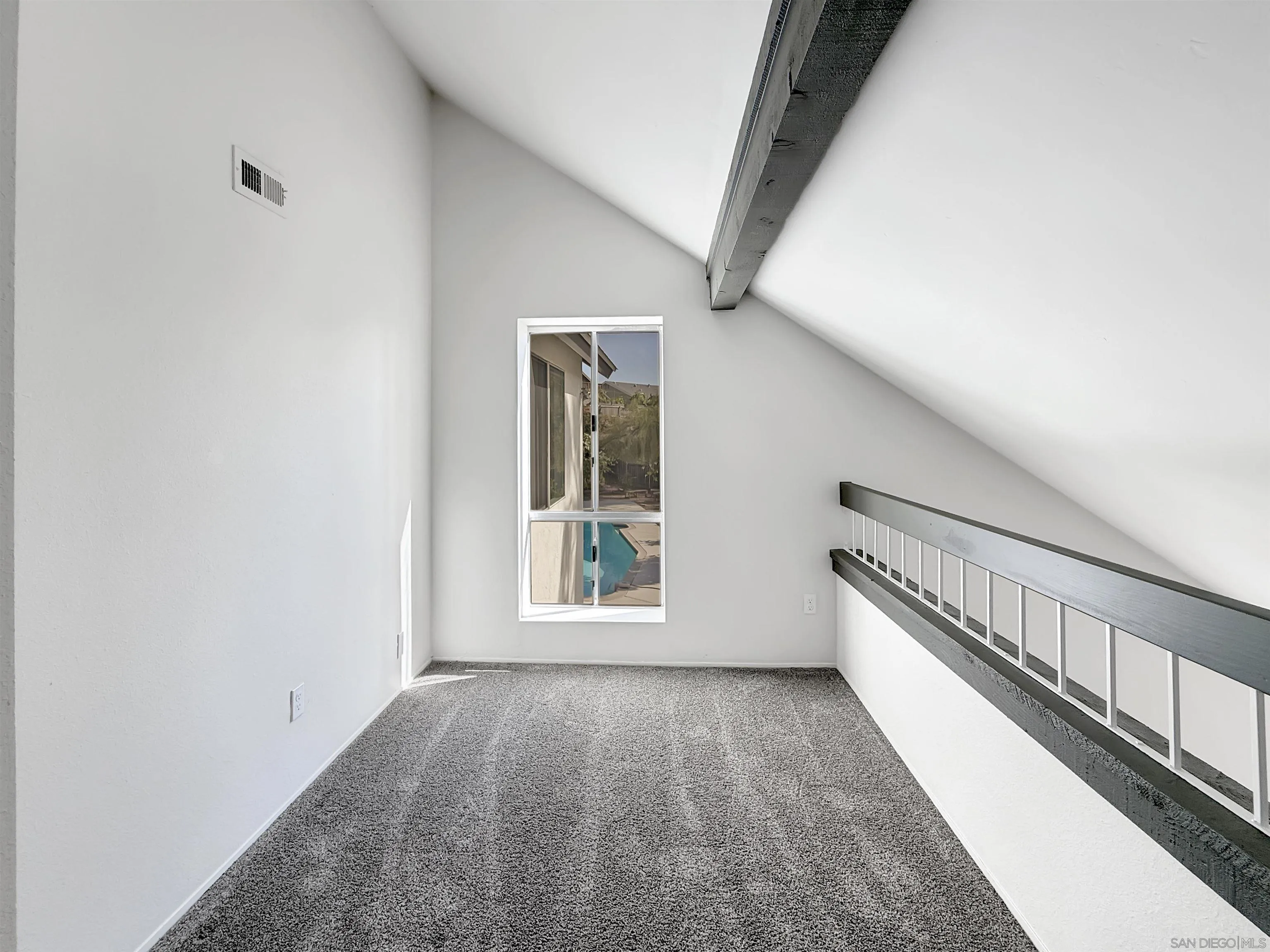 https://cdn.realtyfeed.com/cdn/127/260014031/c55b65548172fd0a13f3beccecaa37ec.webp