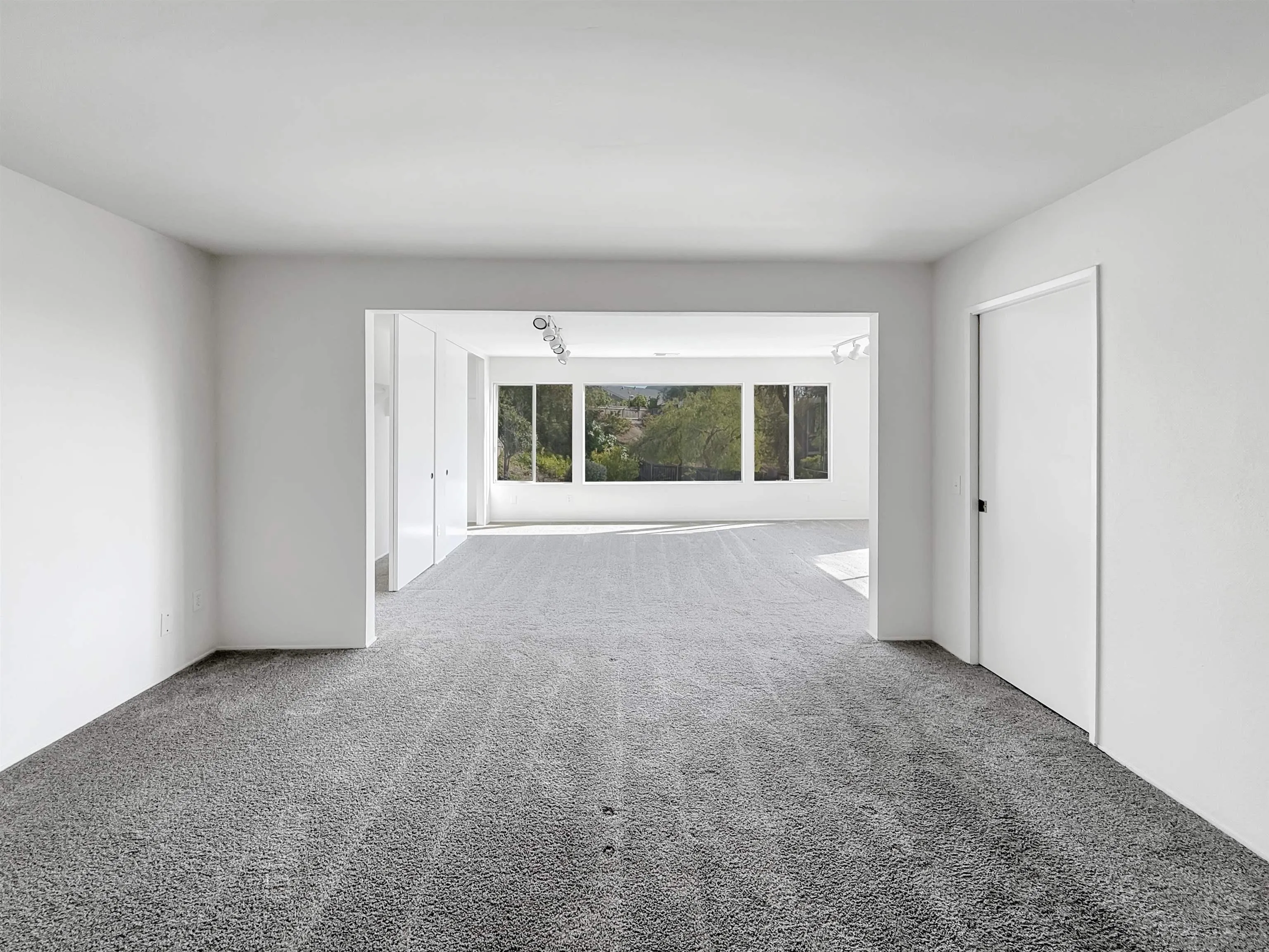 https://cdn.realtyfeed.com/cdn/127/260014031/d475e2109b1faf092db907c33c6b2c57.webp