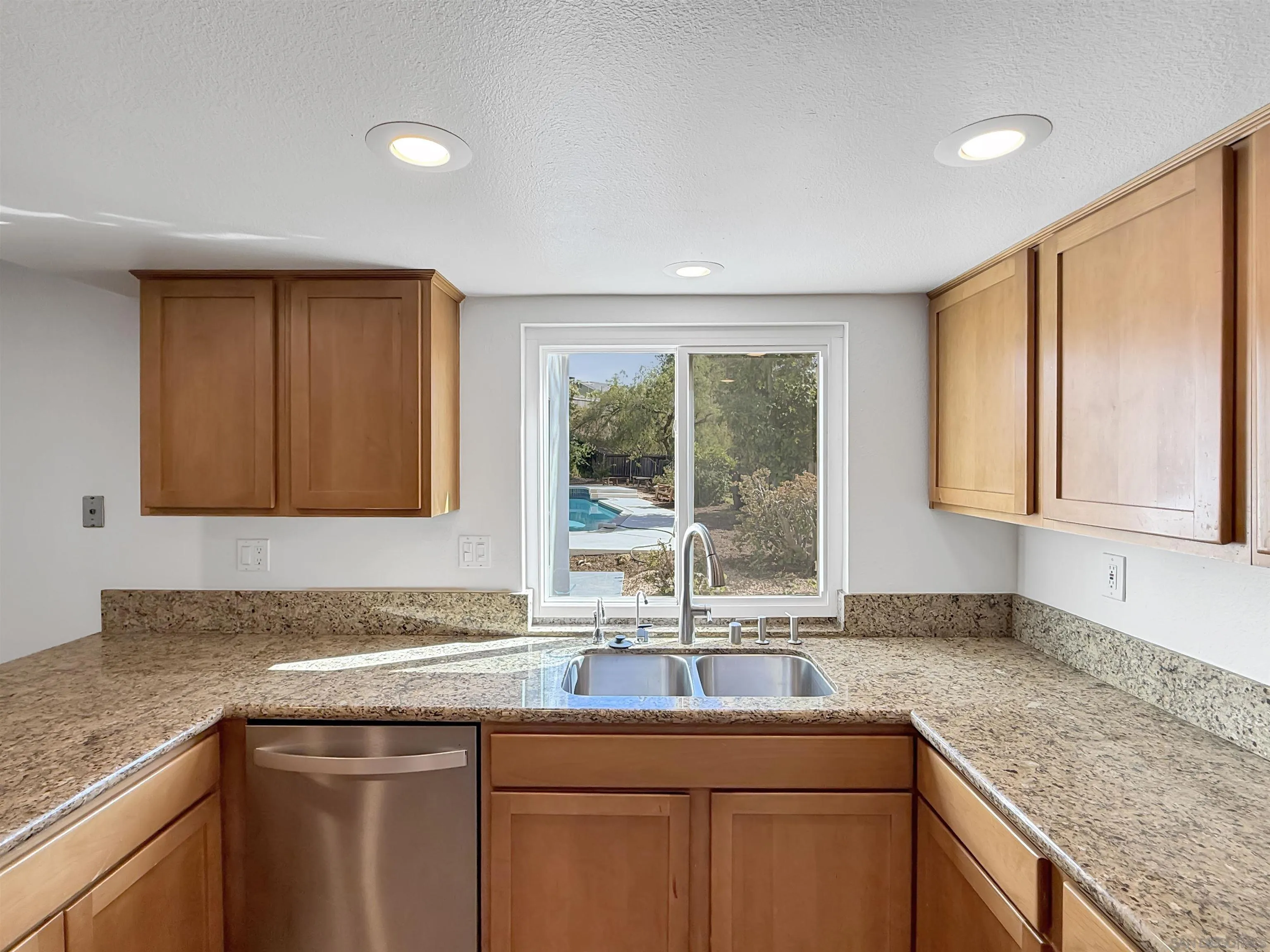 https://cdn.realtyfeed.com/cdn/127/260014031/d75a8cf24ed9dfb5b087bd60822bf037.webp
