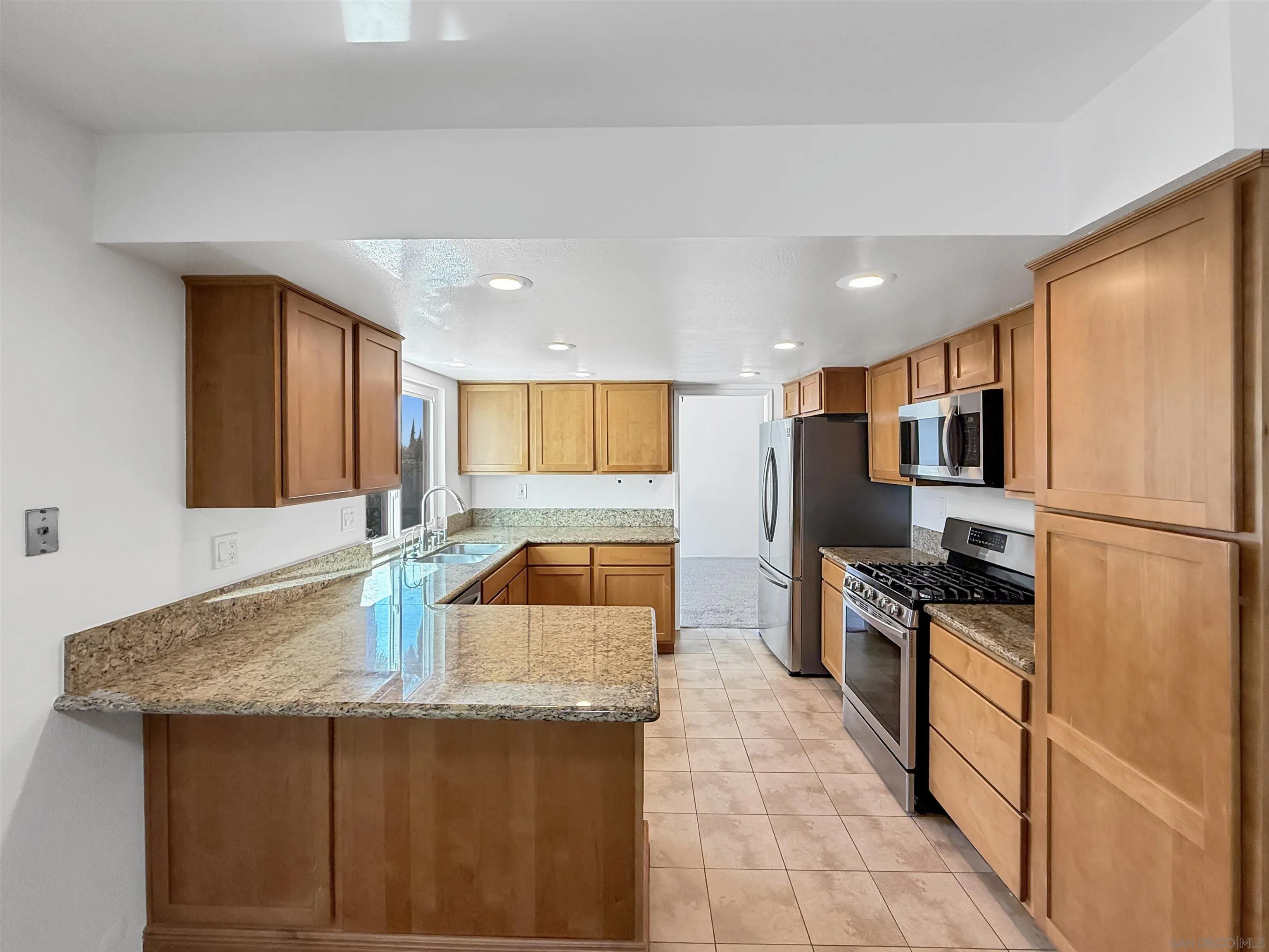 https://cdn.realtyfeed.com/cdn/127/260014031/da1c1bbeb54d5ac480f7b995955bb3ff.webp