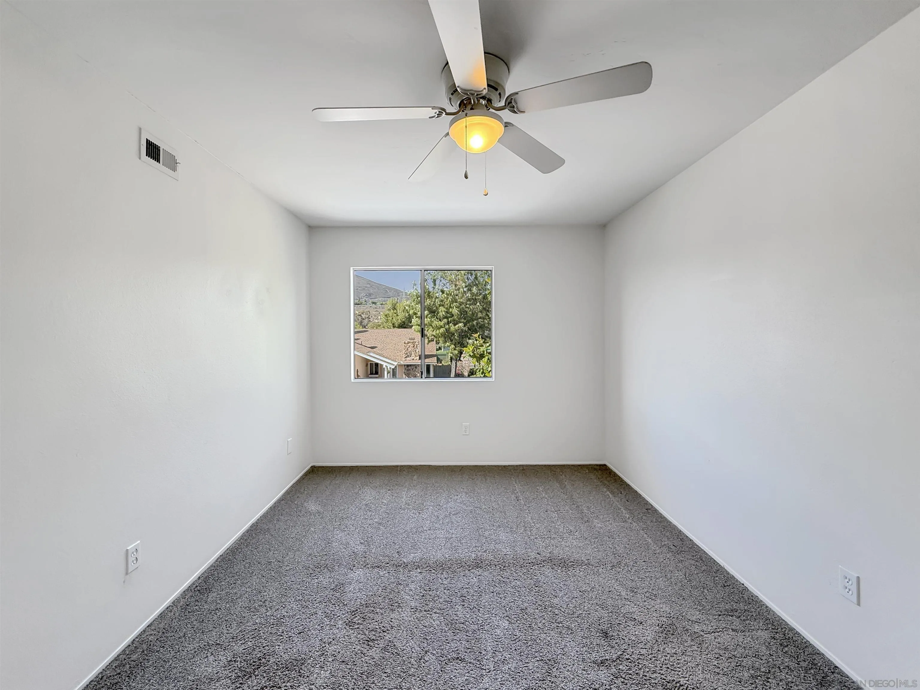 https://cdn.realtyfeed.com/cdn/127/260014031/e61c045f2c5faca4a4da44e4cd9612ab.webp