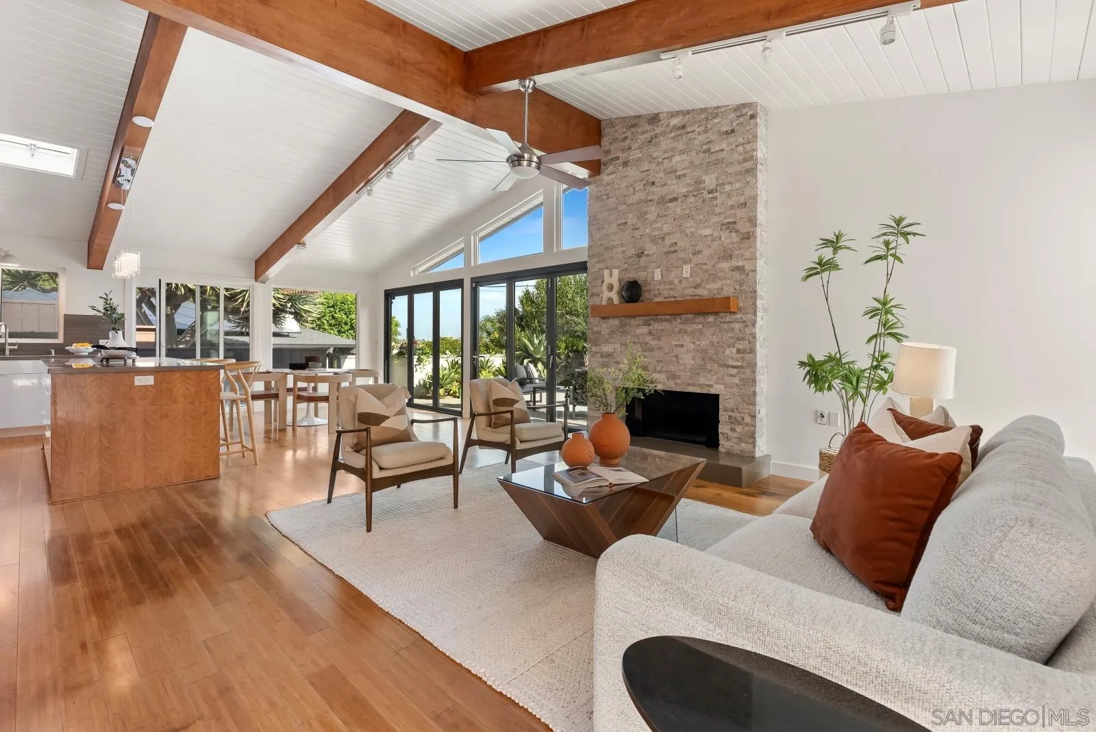 https://cdn.realtyfeed.com/cdn/127/260014033/058238e5b60ab6476699912480ba1278.webp