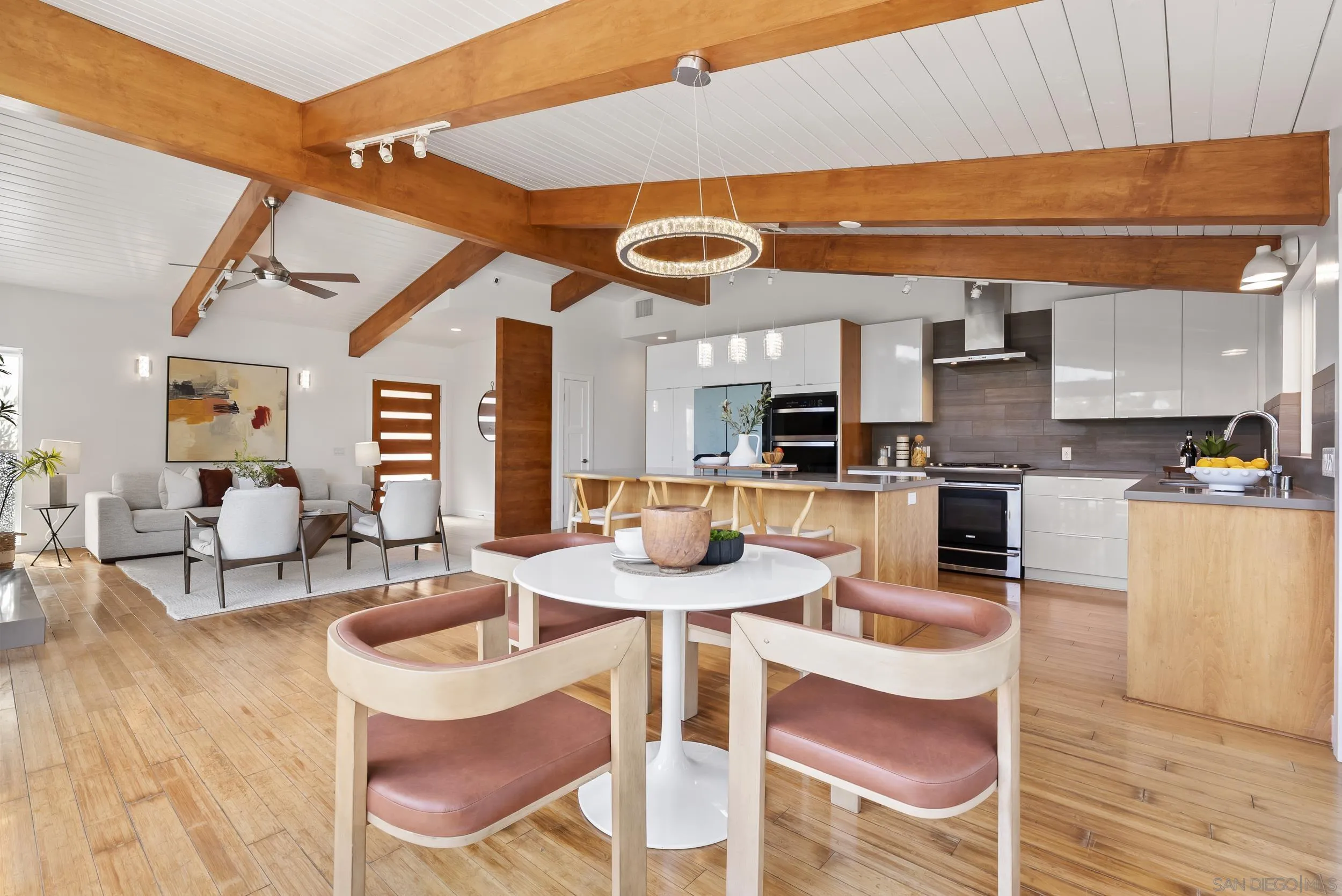 https://cdn.realtyfeed.com/cdn/127/260014033/071ef1973eebc019a499f3673d1df896.webp