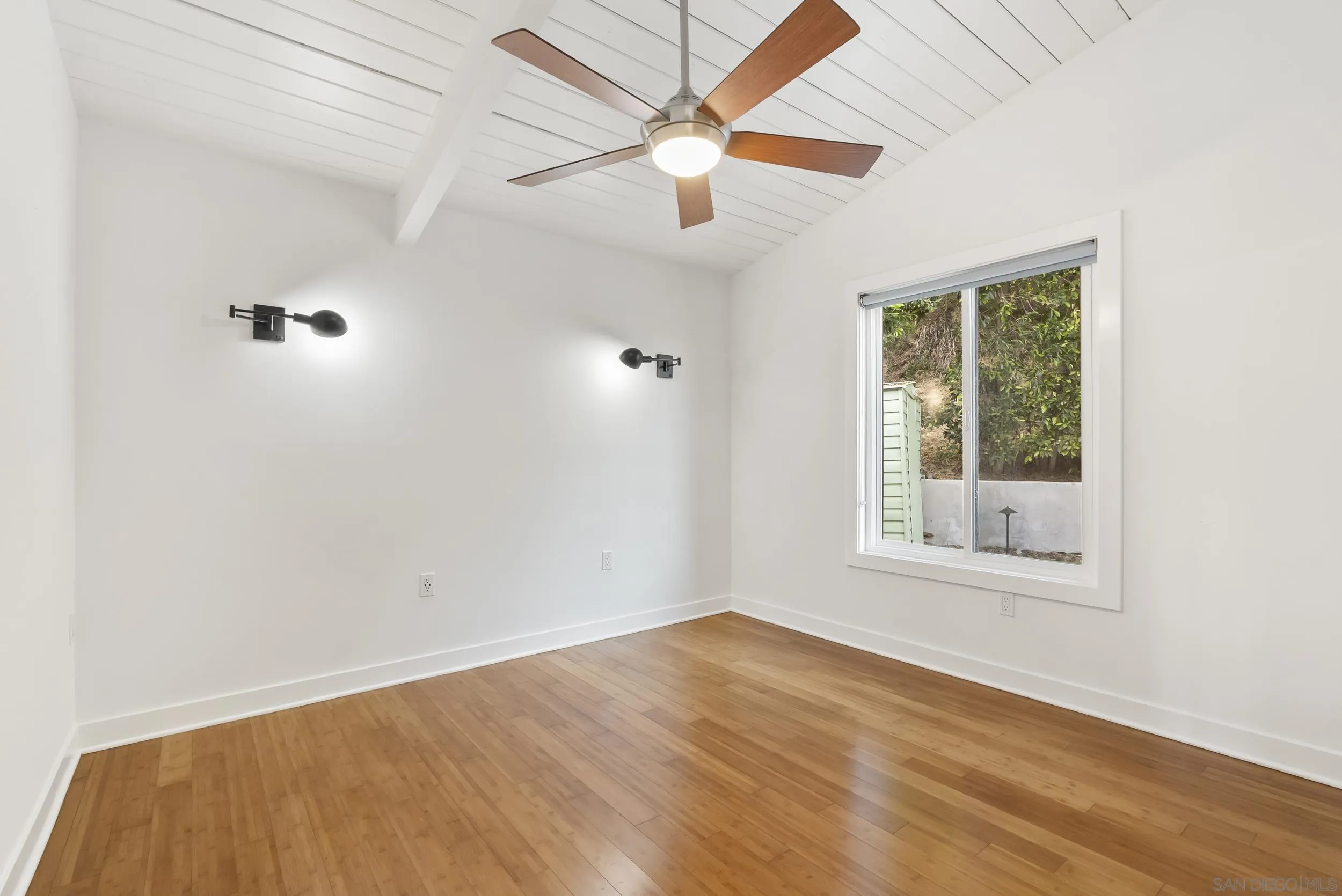 https://cdn.realtyfeed.com/cdn/127/260014033/30ded34f798bda15f933814e716290f4.webp