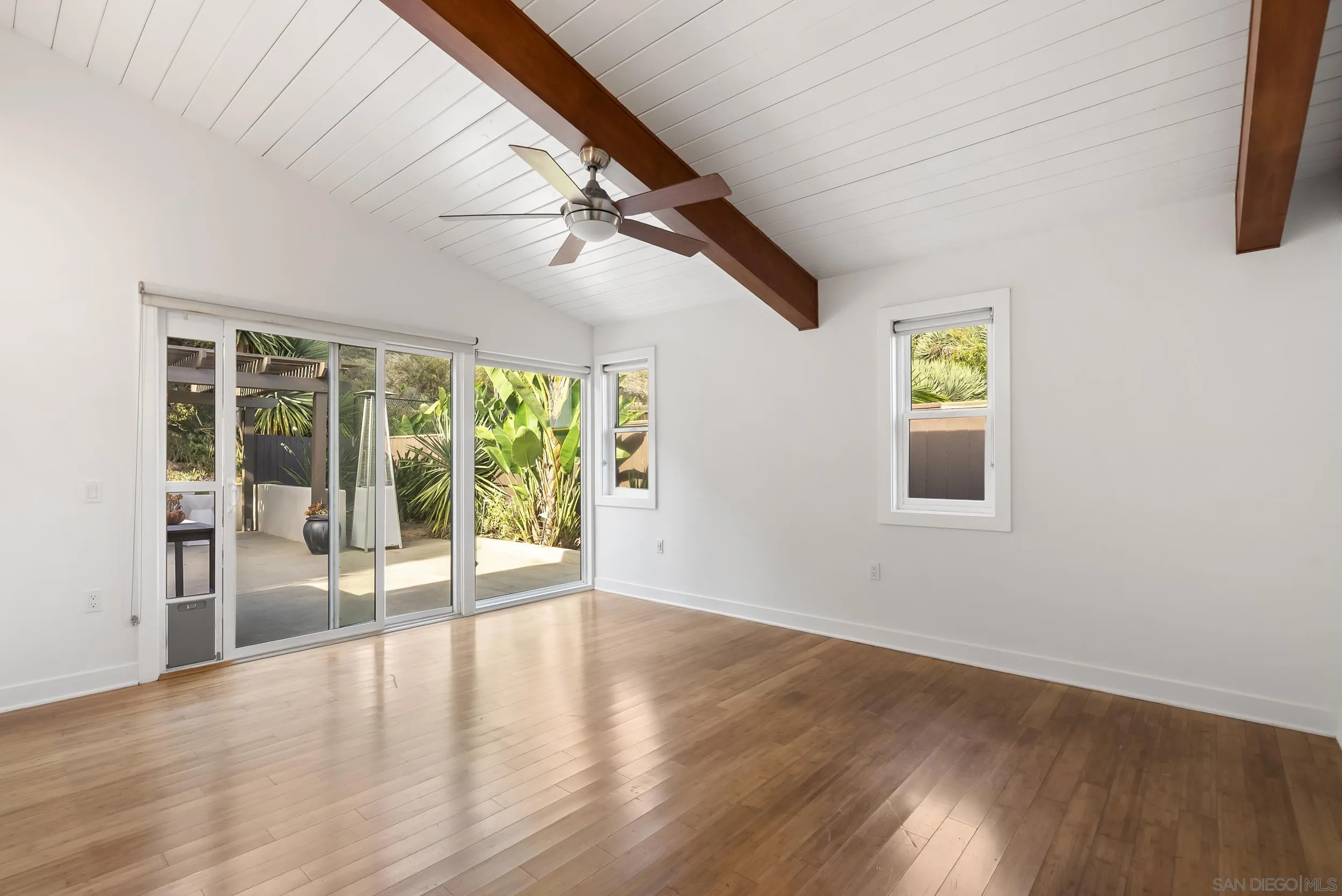 https://cdn.realtyfeed.com/cdn/127/260014033/3e7f43ed3511eb76df7a52a8daac78ce.webp