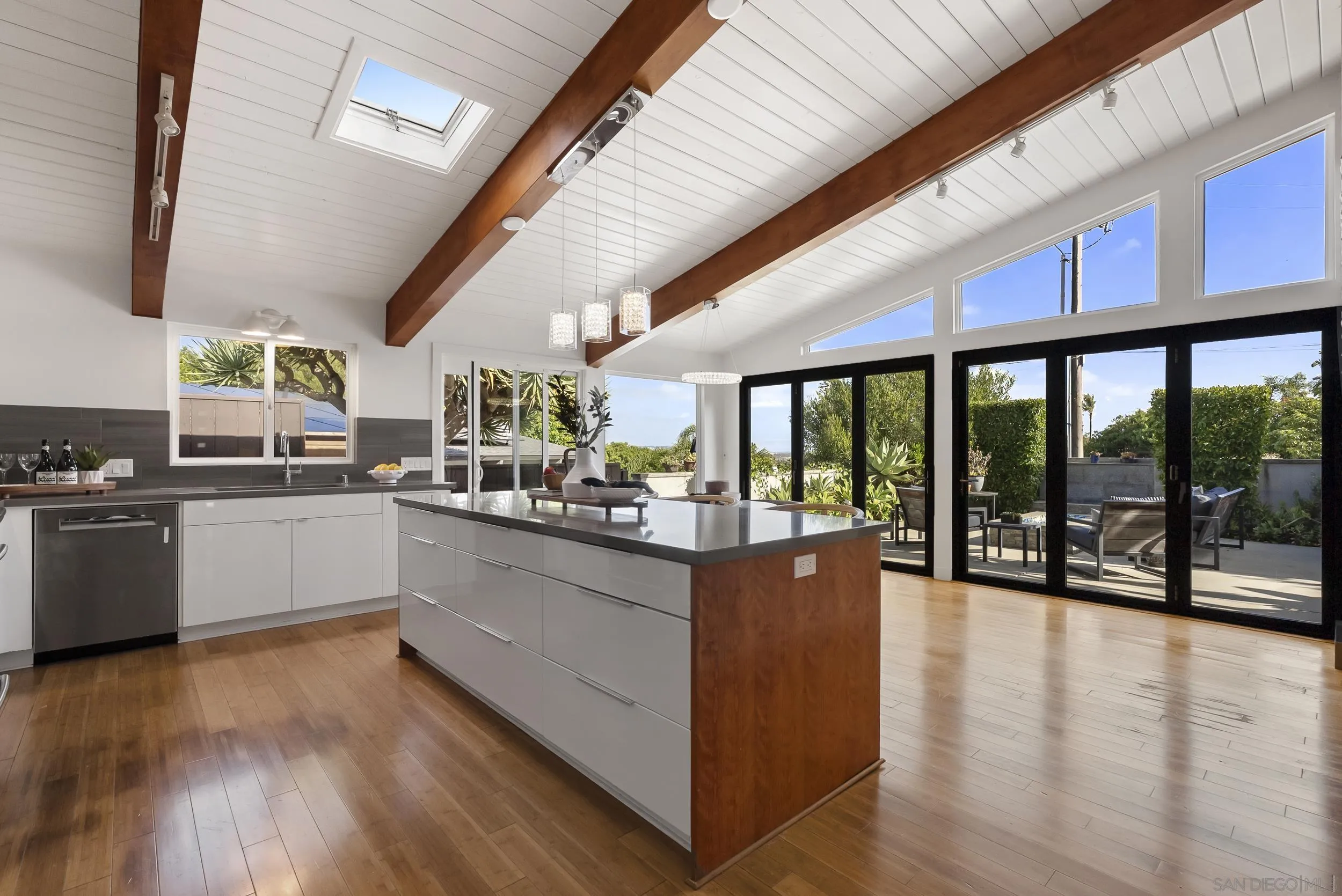 https://cdn.realtyfeed.com/cdn/127/260014033/72c452347892ebd10b1ca47c76d80d7b.webp