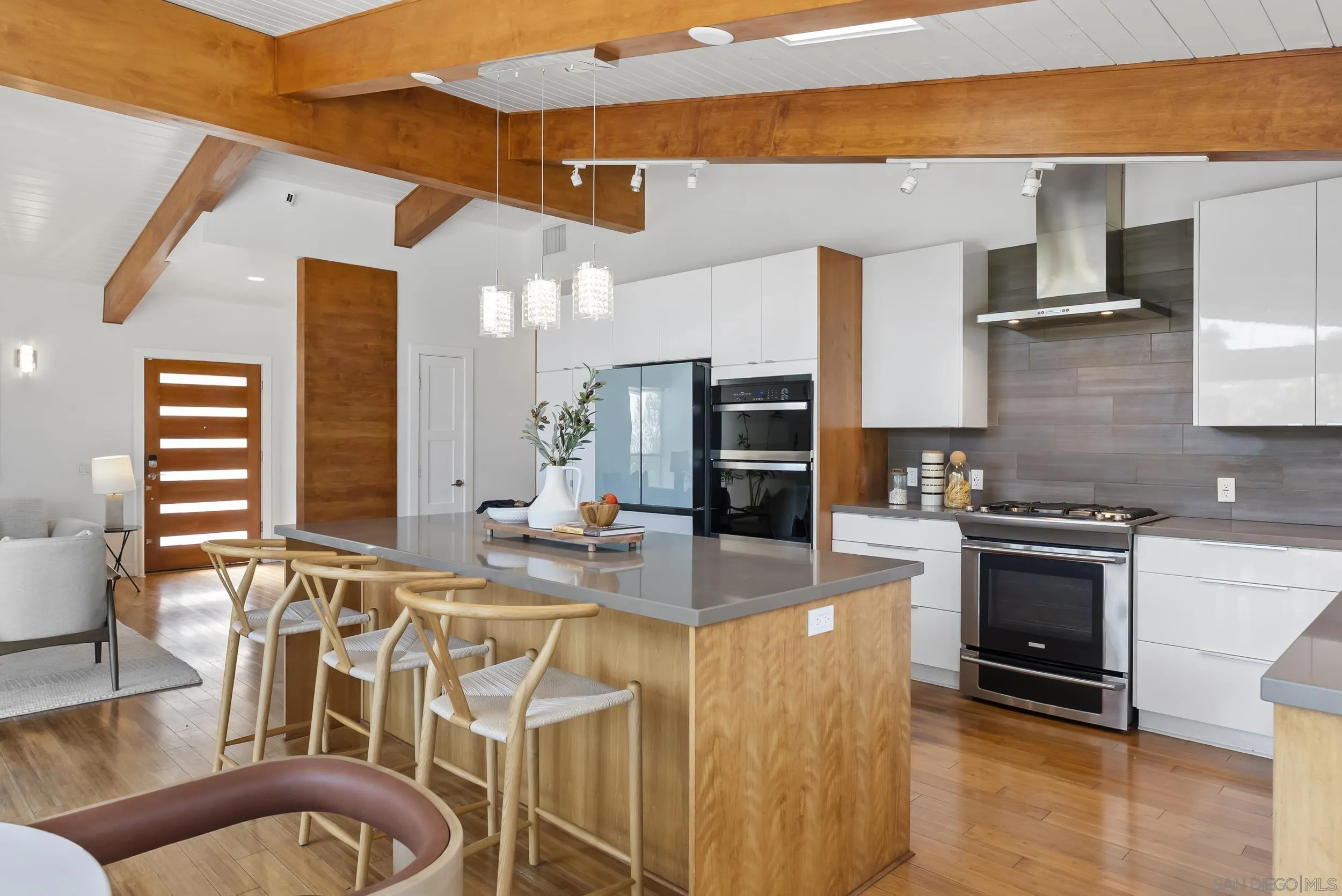 https://cdn.realtyfeed.com/cdn/127/260014033/7bed585e9f894146491d57c1ec00c5ad.webp