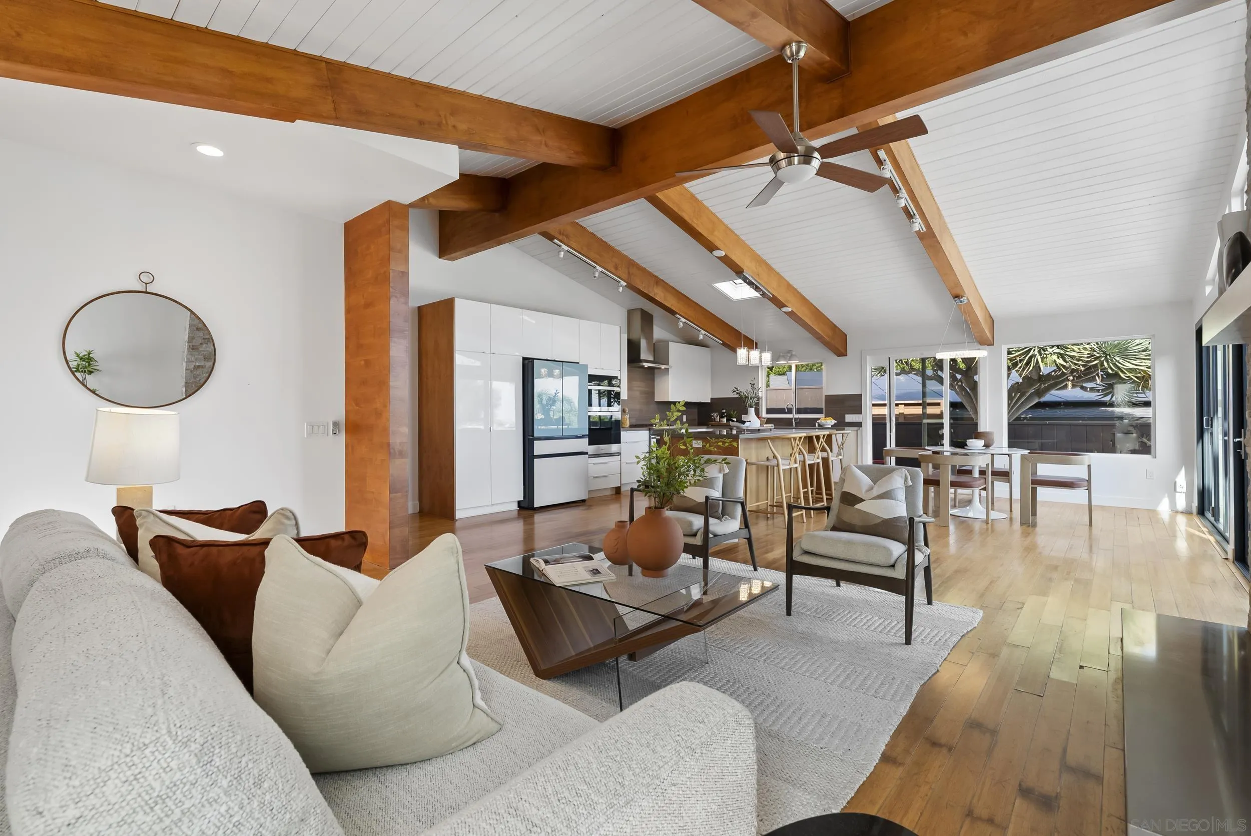 https://cdn.realtyfeed.com/cdn/127/260014033/90d99417a96921980dac9bfb277708c9.webp