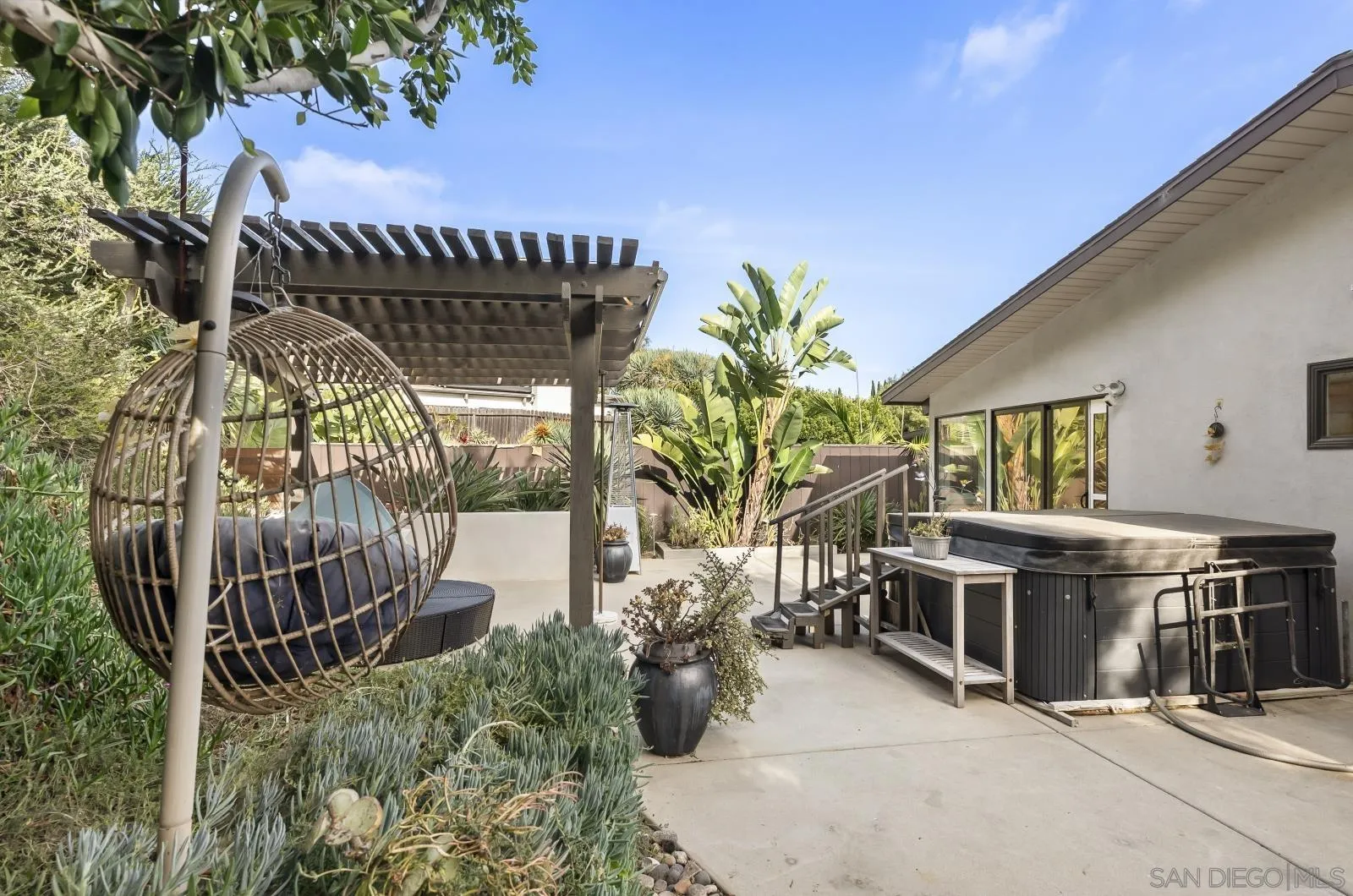 https://cdn.realtyfeed.com/cdn/127/260014033/95e76a6392c029d585444e9f21f206bd.webp