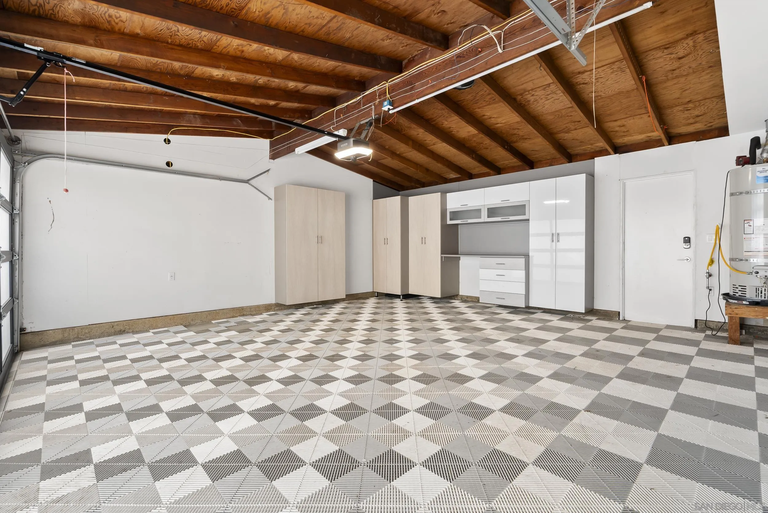 https://cdn.realtyfeed.com/cdn/127/260014033/db230805047c52b0987f6537aa98cfbc.webp