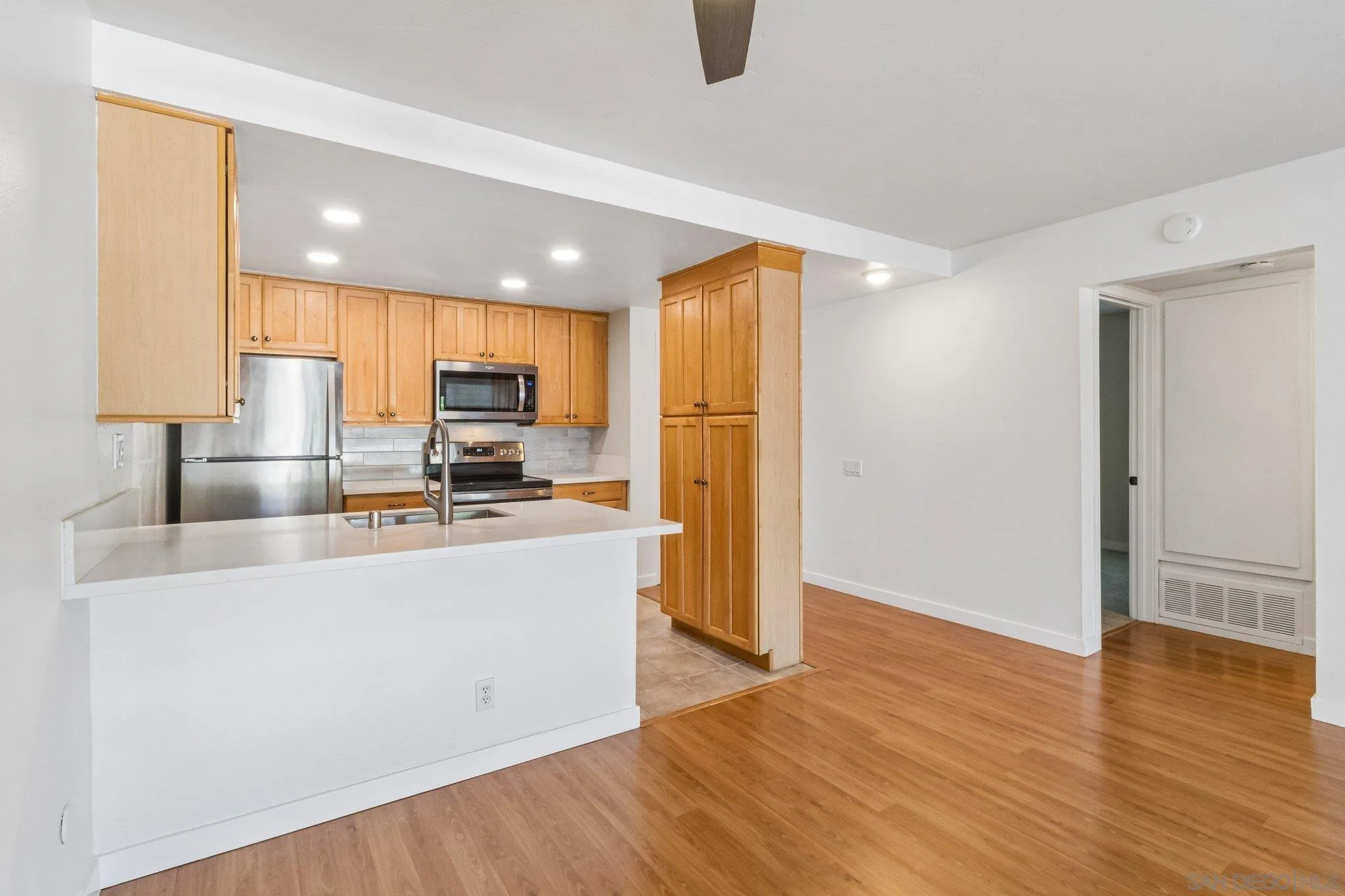 Photo #4: 260014034 Listing: Photo #4