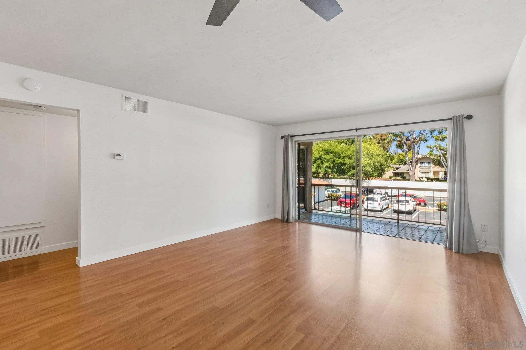 Photo #8: 260014034 Listing: Photo #8