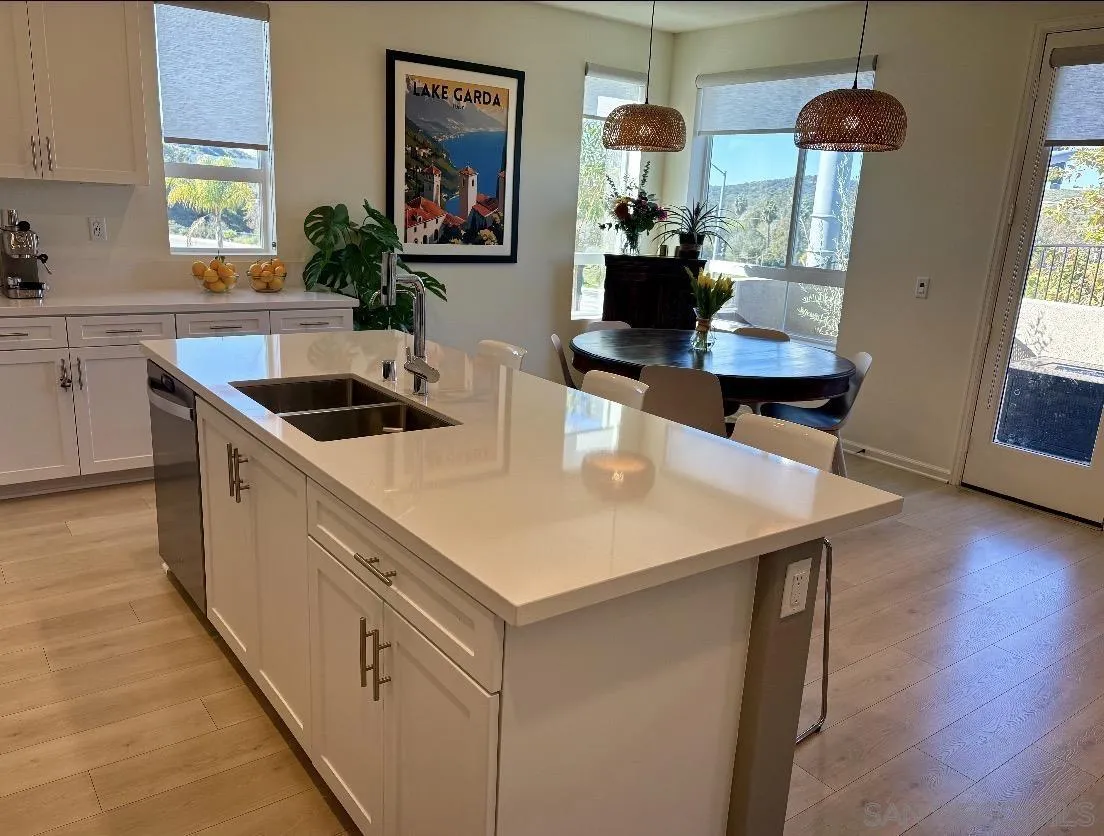 https://cdn.realtyfeed.com/cdn/127/260014035/0f9a0f152964fbe5d24e00339de385f0.webp