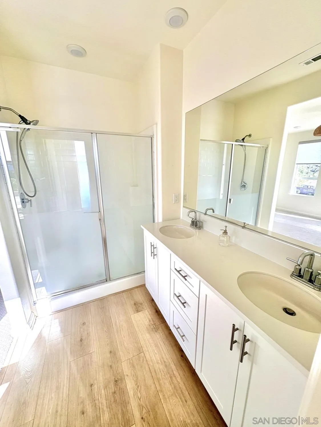 https://cdn.realtyfeed.com/cdn/127/260014035/40f3595ad7f7eb1e0410bab6cd344ea6.webp