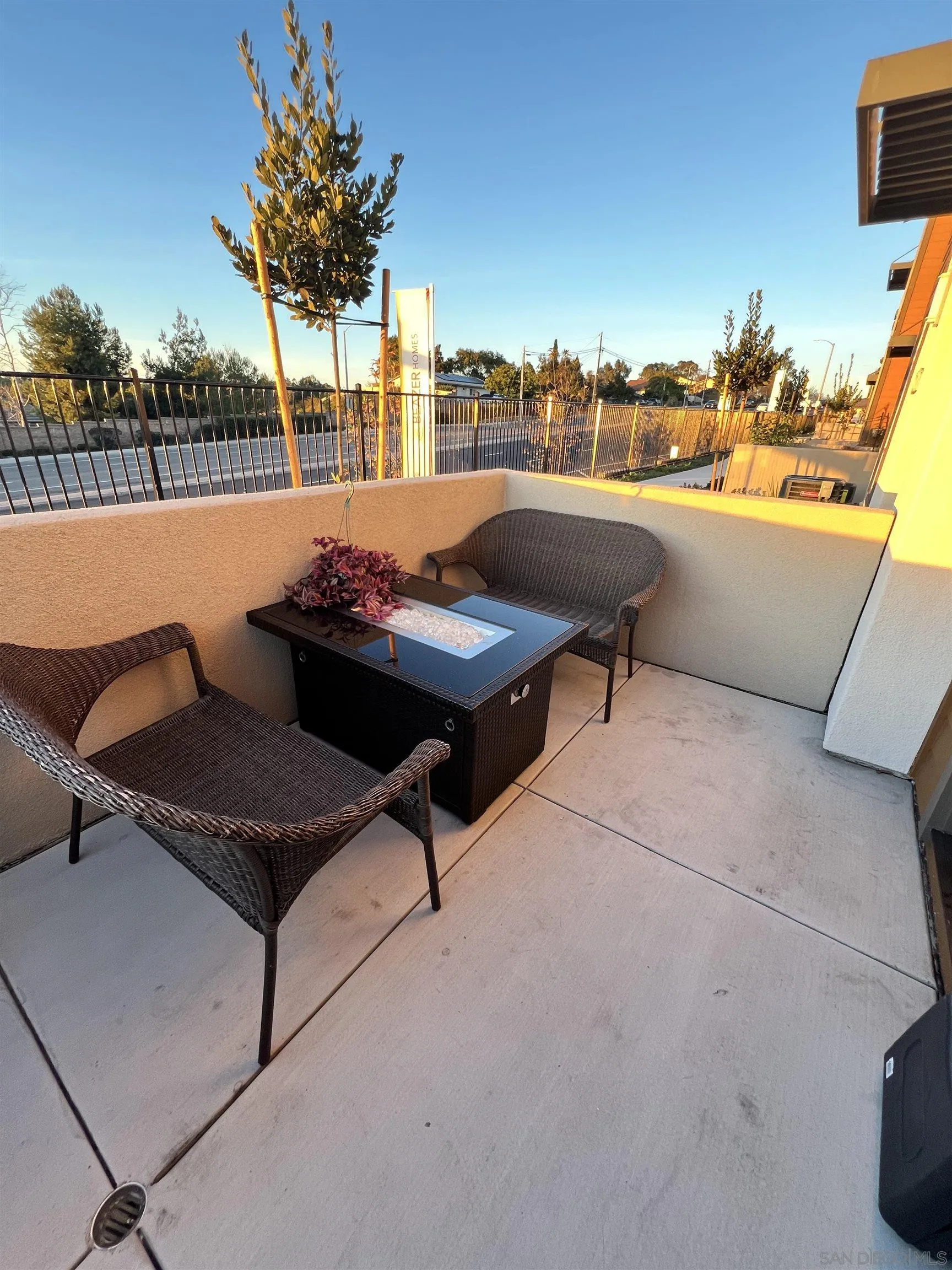 https://cdn.realtyfeed.com/cdn/127/260014035/89eaacbc5e38178f3461372918c1e253.webp