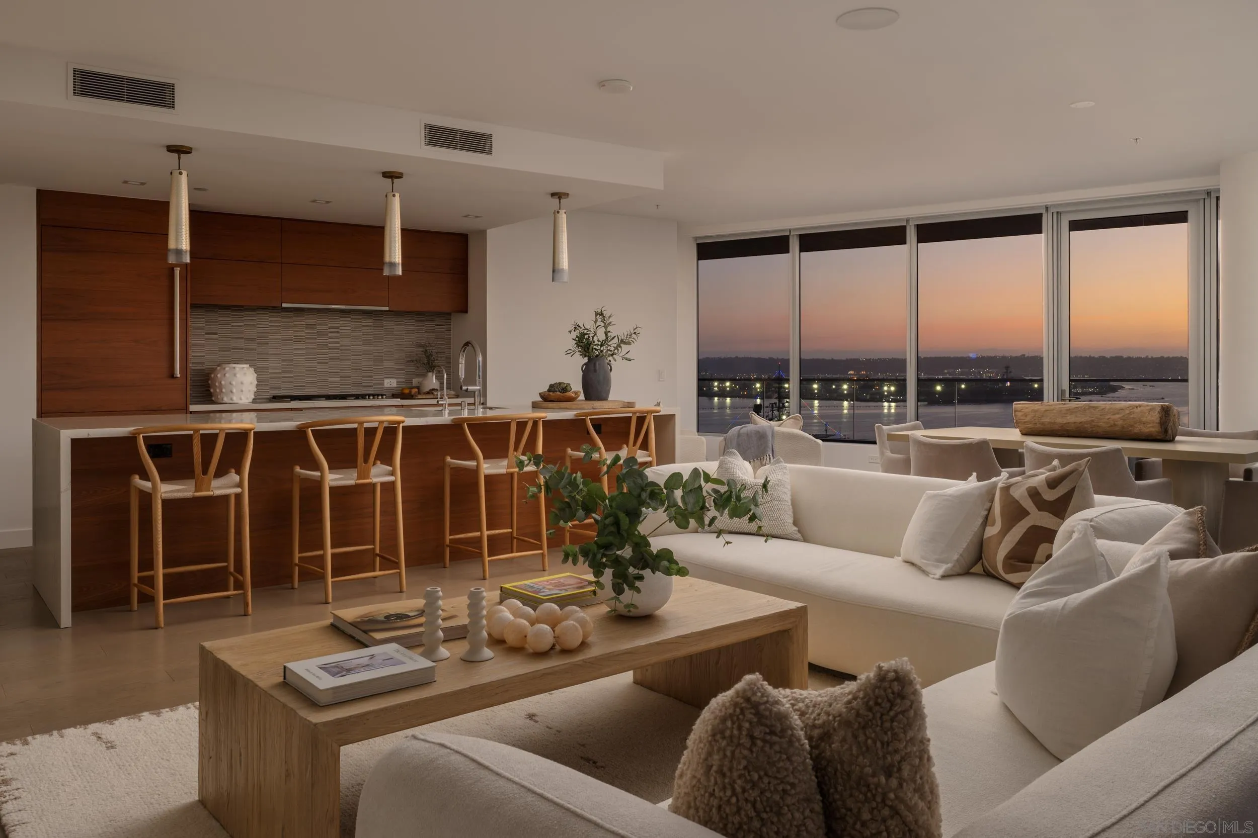 Photo #1: 260014036 Listing: Photo #1