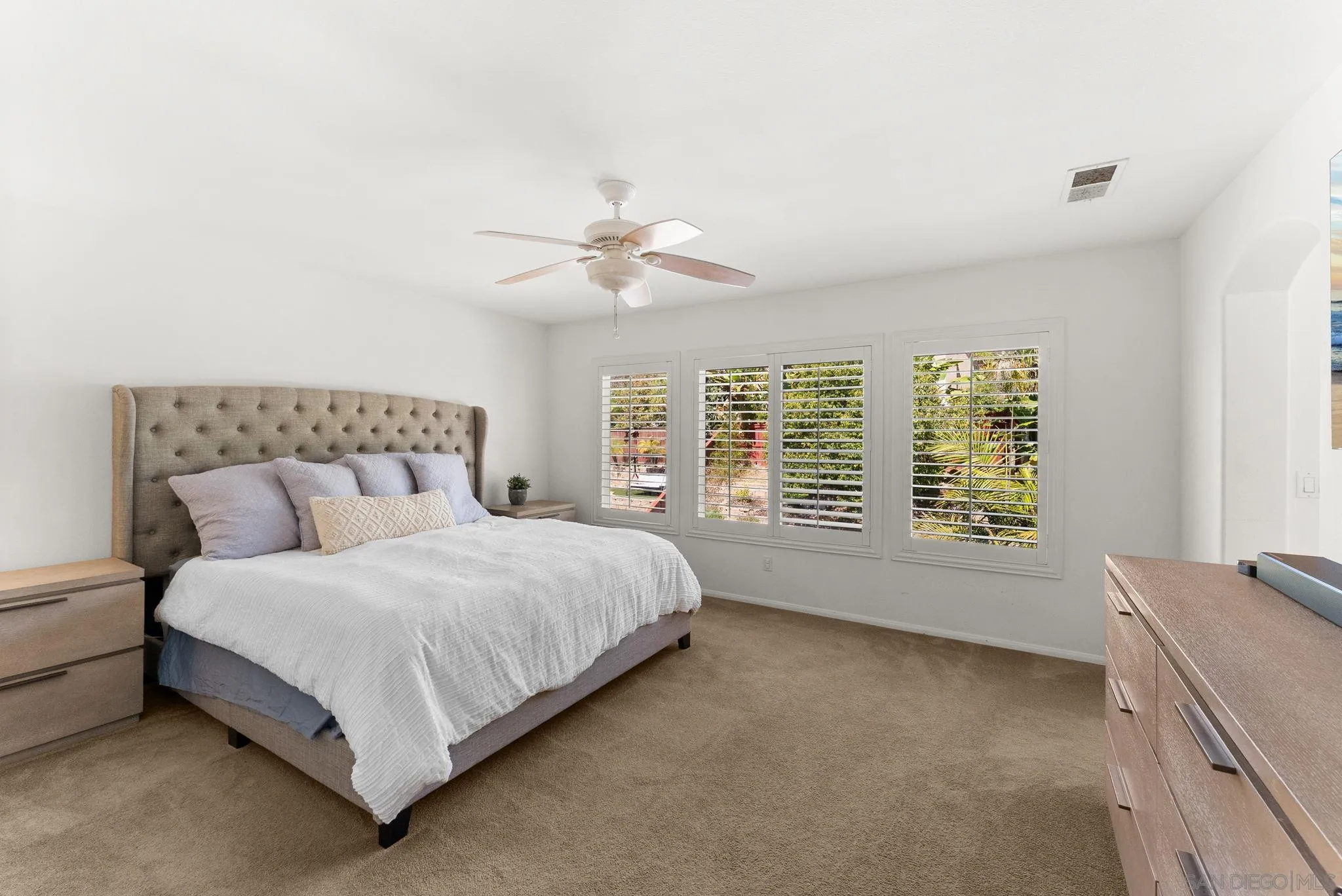https://cdn.realtyfeed.com/cdn/127/260014038/2a8b77ed0c23af623cf86592777859b0.webp