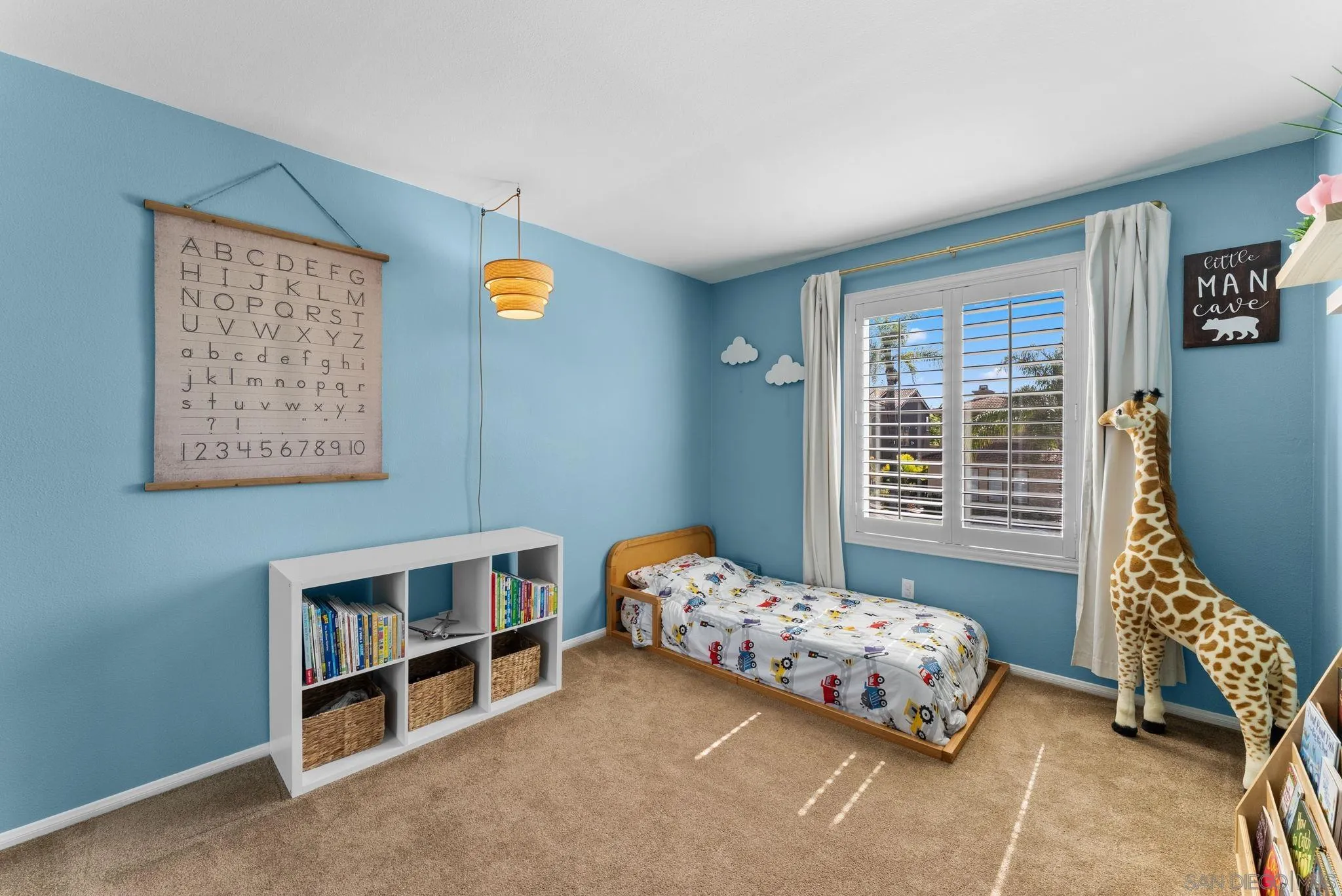 https://cdn.realtyfeed.com/cdn/127/260014038/7b6c3f53ff0e5eb71c53b64fe64589cf.webp
