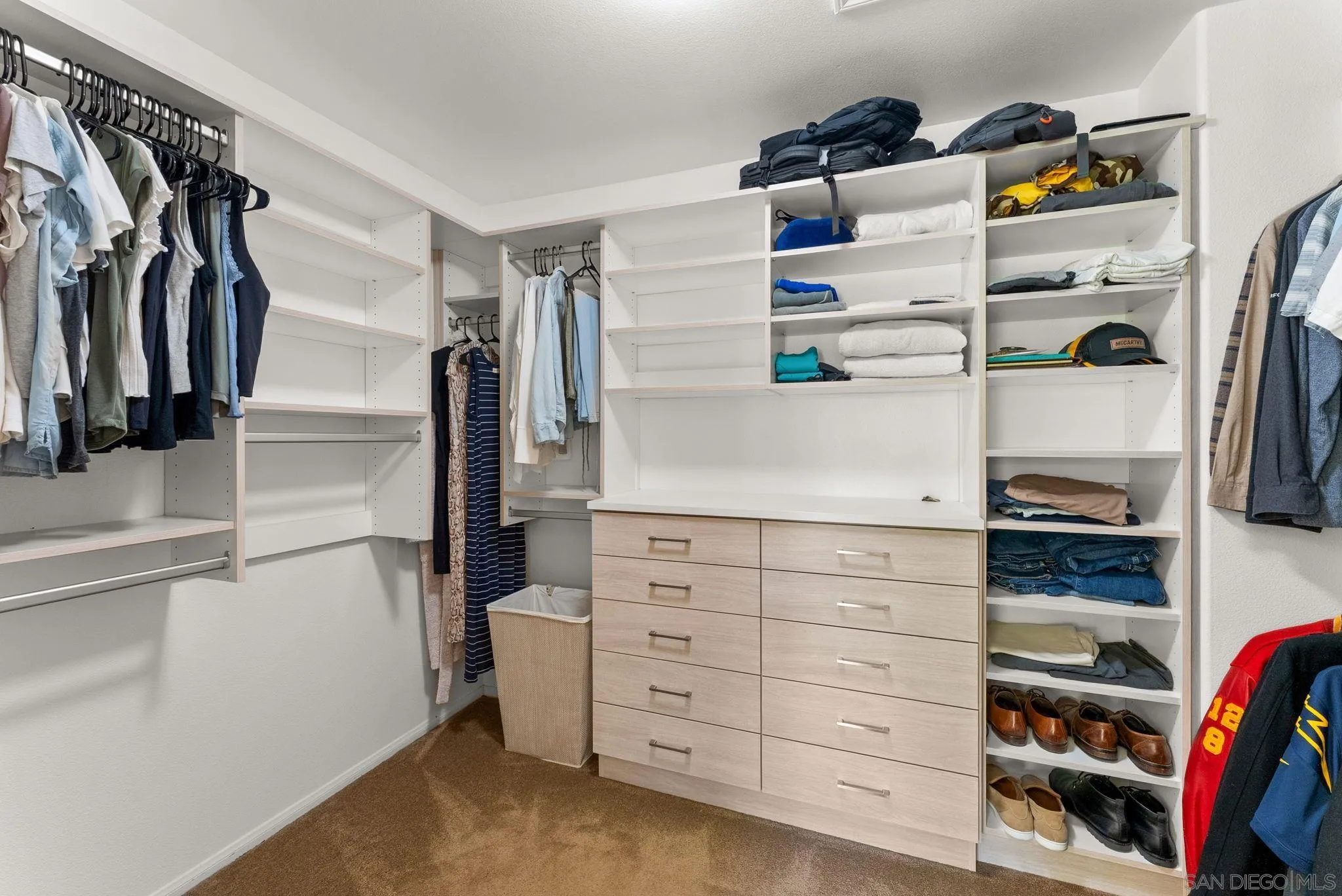 https://cdn.realtyfeed.com/cdn/127/260014038/97bebcade87b4684861b48571e237d18.webp