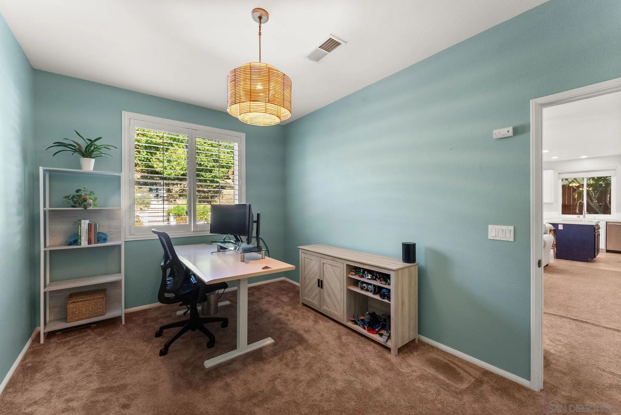 https://cdn.realtyfeed.com/cdn/127/260014038/c2ecf8c4e8e2551fc20049d5d0ba6d28.webp