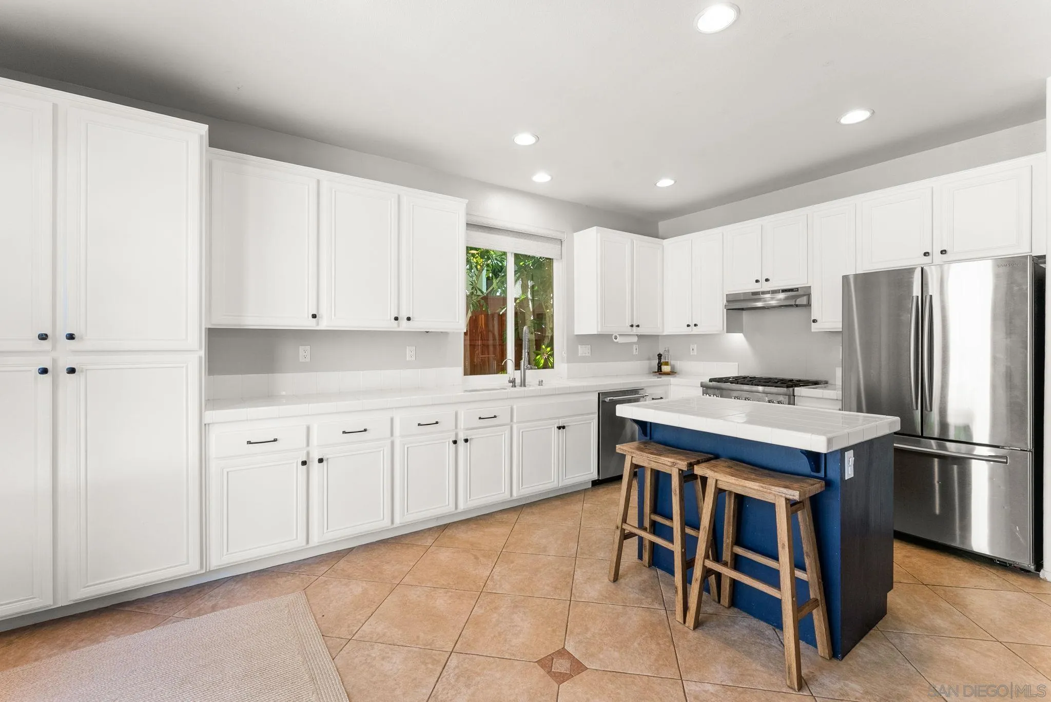 https://cdn.realtyfeed.com/cdn/127/260014038/e42ed856f3ebd1dd2d1c3e739f00cfb6.webp