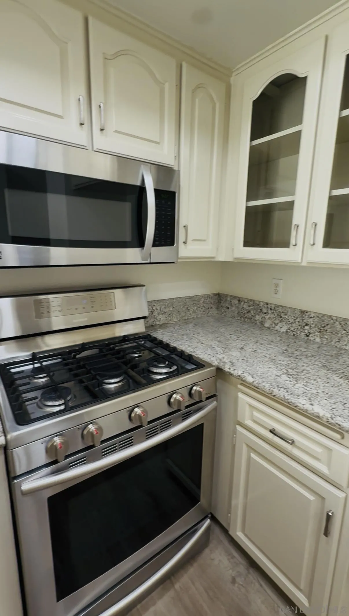 Photo #10: 260014039 Listing: Photo #10