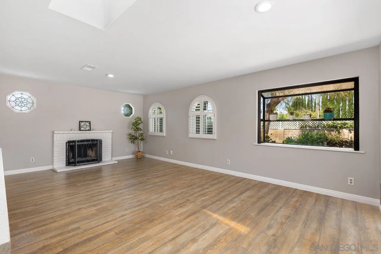 https://cdn.realtyfeed.com/cdn/127/260014042/31cb2627112af3ae9142d55e5669e9bc.webp