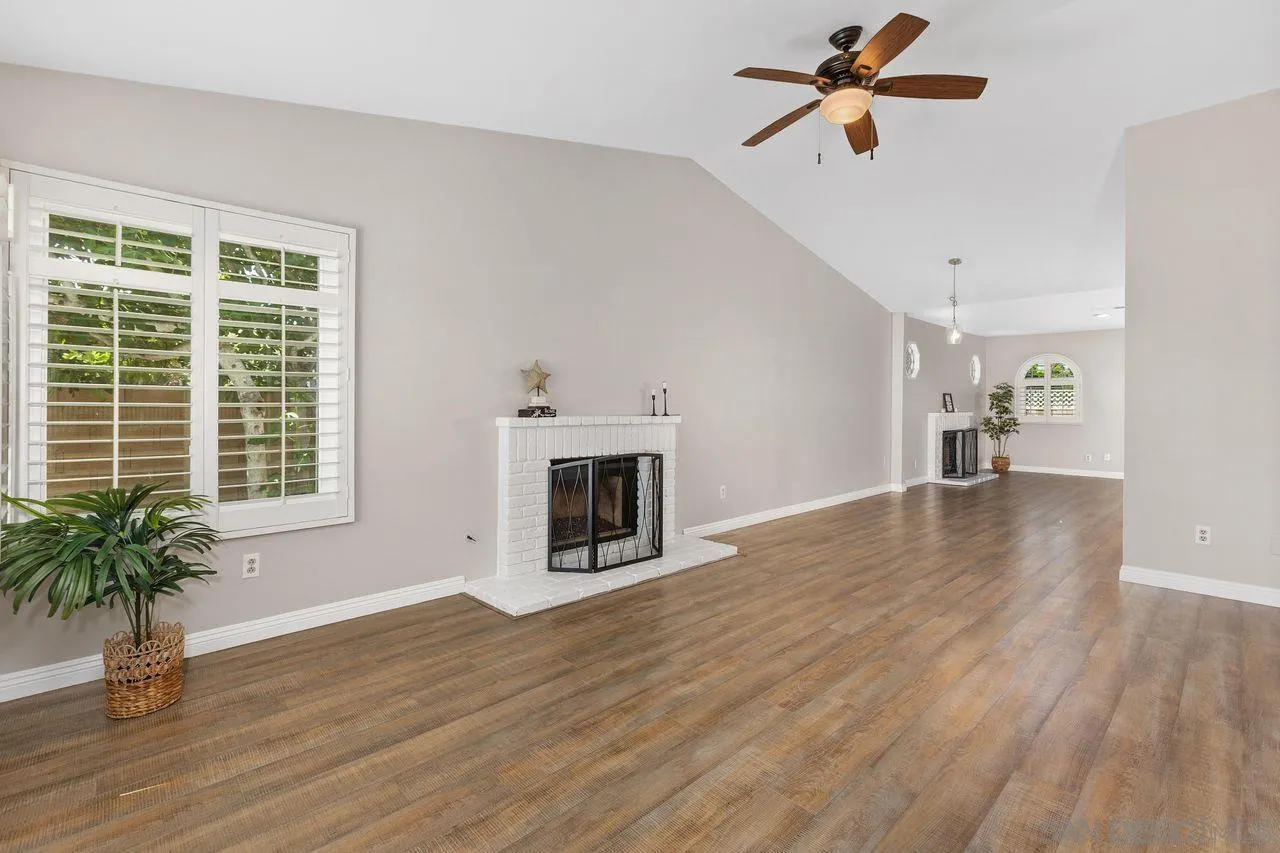 https://cdn.realtyfeed.com/cdn/127/260014042/345970fac4809ff33819cc2412c154c1.webp