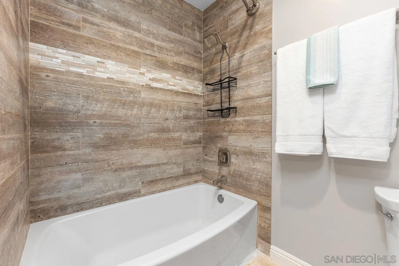 https://cdn.realtyfeed.com/cdn/127/260014042/4fae661e9368479b2cc215702d5732c8.webp
