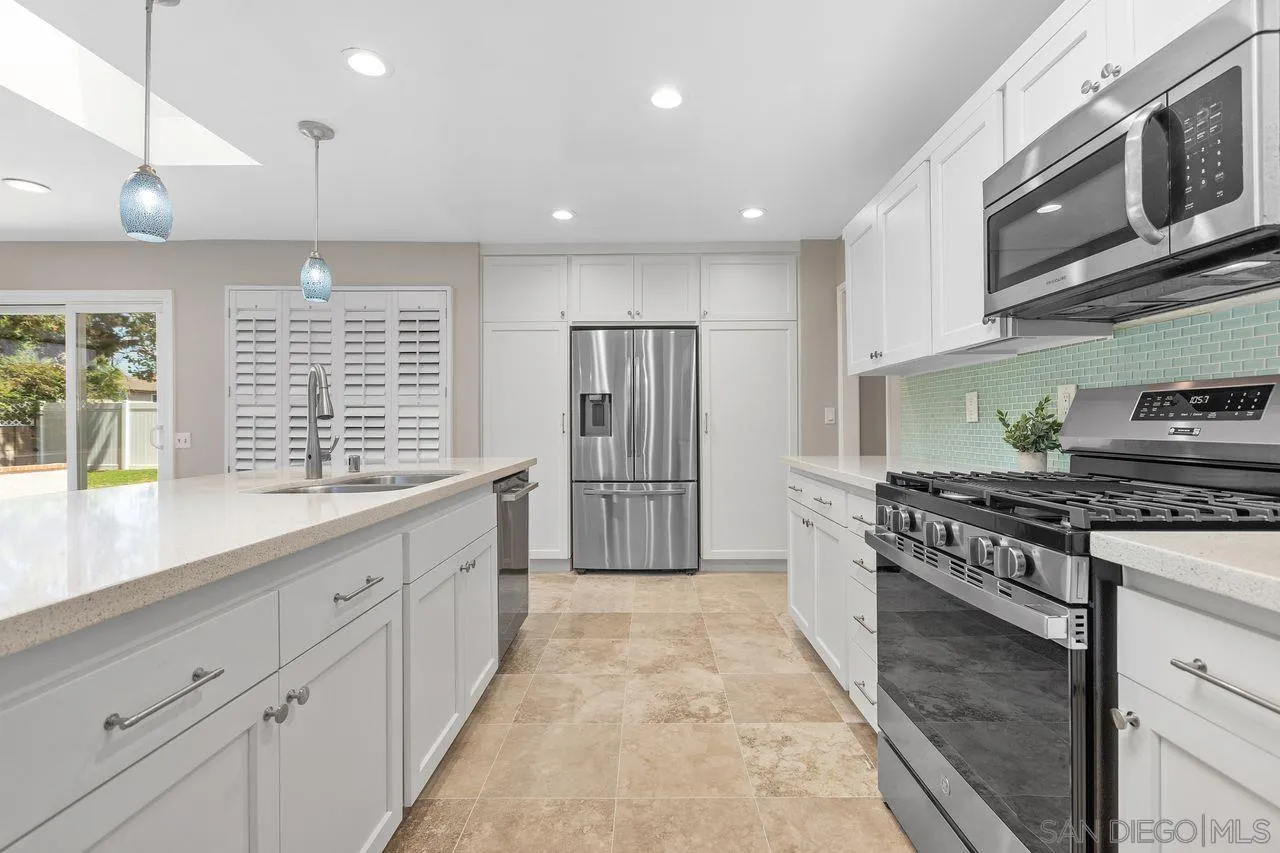 https://cdn.realtyfeed.com/cdn/127/260014042/52b25697edbea39385a6b96c41396e2d.webp