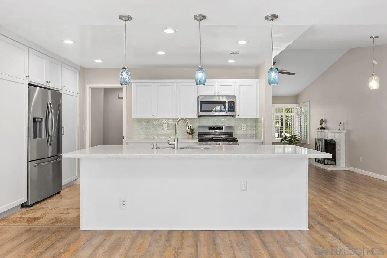 https://cdn.realtyfeed.com/cdn/127/260014042/5babe76649a8756f56fb21f6efc0cbfc.webp